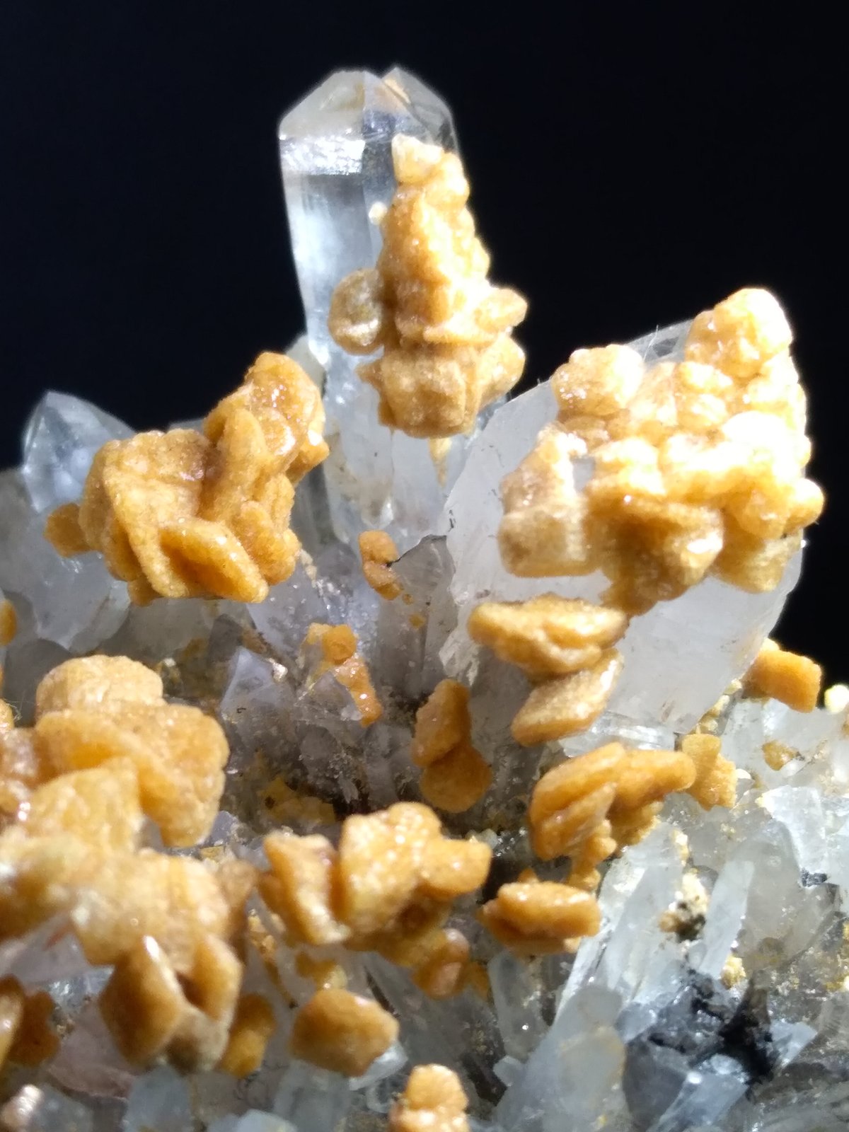 Ankerite, Quartz, Galena, Chalcopyrite, Malachite, Smithsonite
11,5 x 6,5 cm
(Autor: Sante Celiberti)