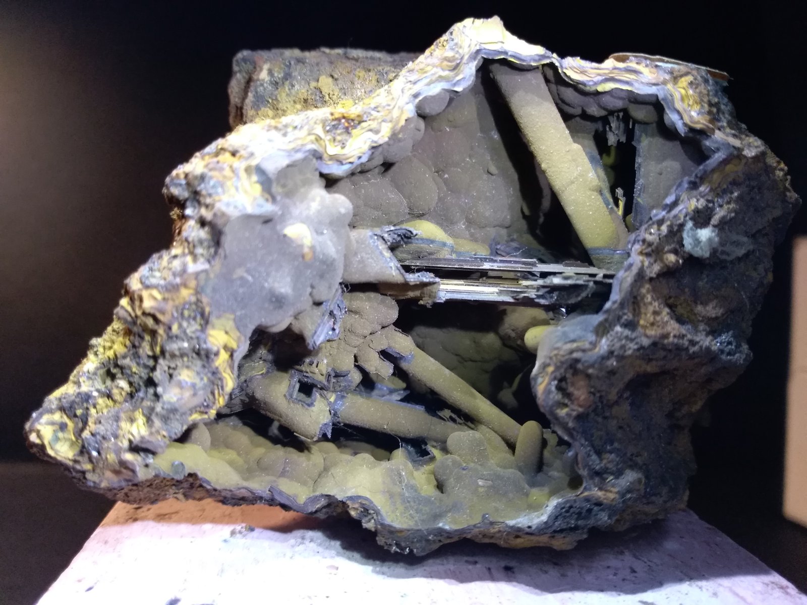 Goethite
97 x 59 mm
(Autor: Sante Celiberti)