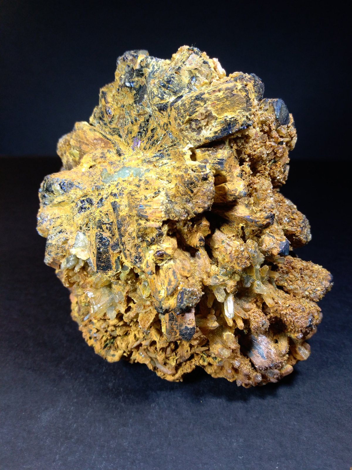 Ilvaite, Quartz
10 x 10 cm
(Autor: Sante Celiberti)