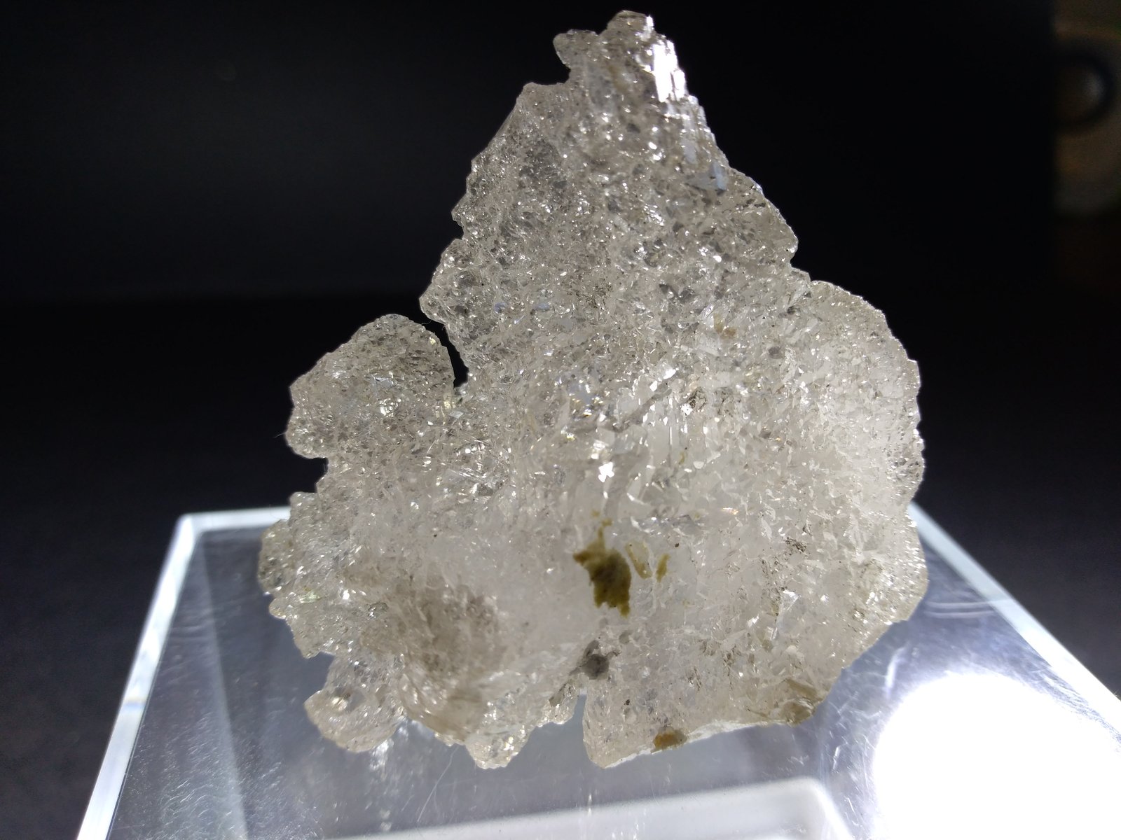 Quartz, Rutile, Muscovite
48 x 47 mm
(Autor: Sante Celiberti)