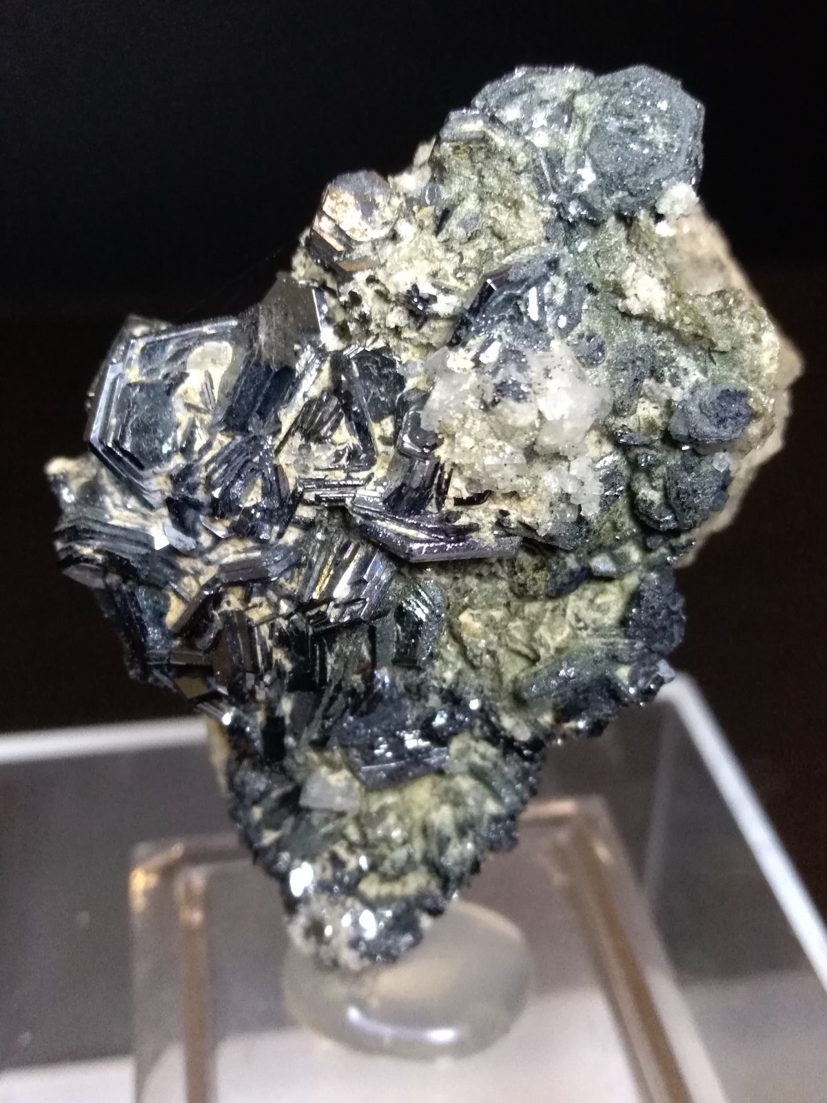 Hematite, K-Feldspar (variety adularia)
63 x 47 mm
(Autor: Sante Celiberti)