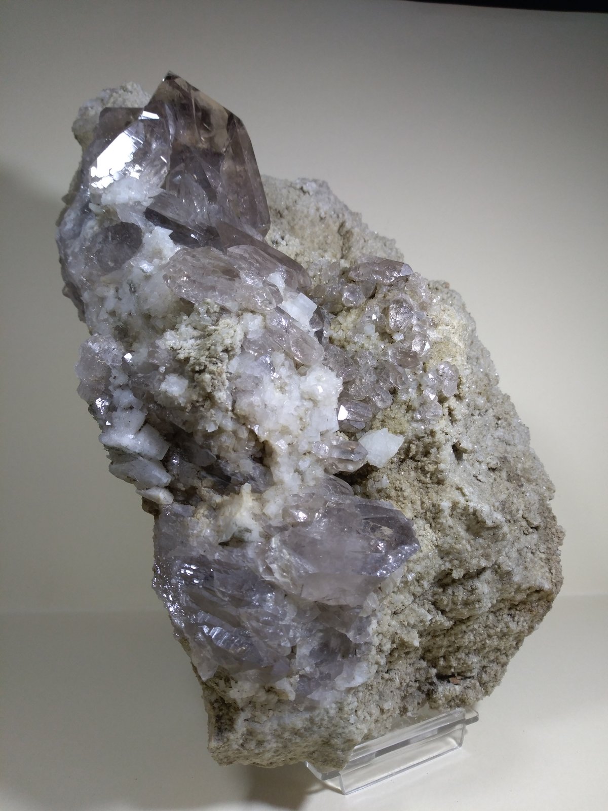 Quartz (variety smoky; variety gwindel), Orthoclase (variety adularia)
25 x 15 cm
(Autor: Sante Celiberti)