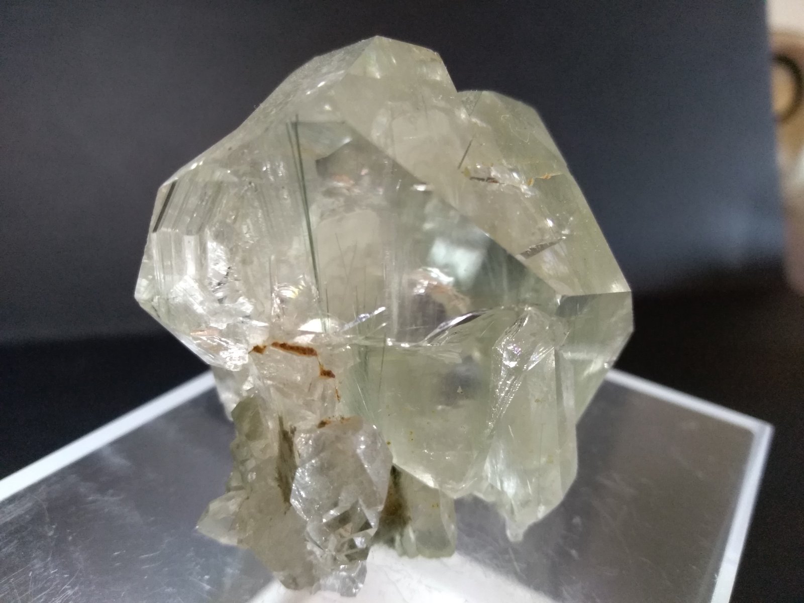 Quartz (variety gwindel), Amphibole Supergroup (variety byssolite)
52 x 44.5 mm
(Autor: Sante Celiberti)