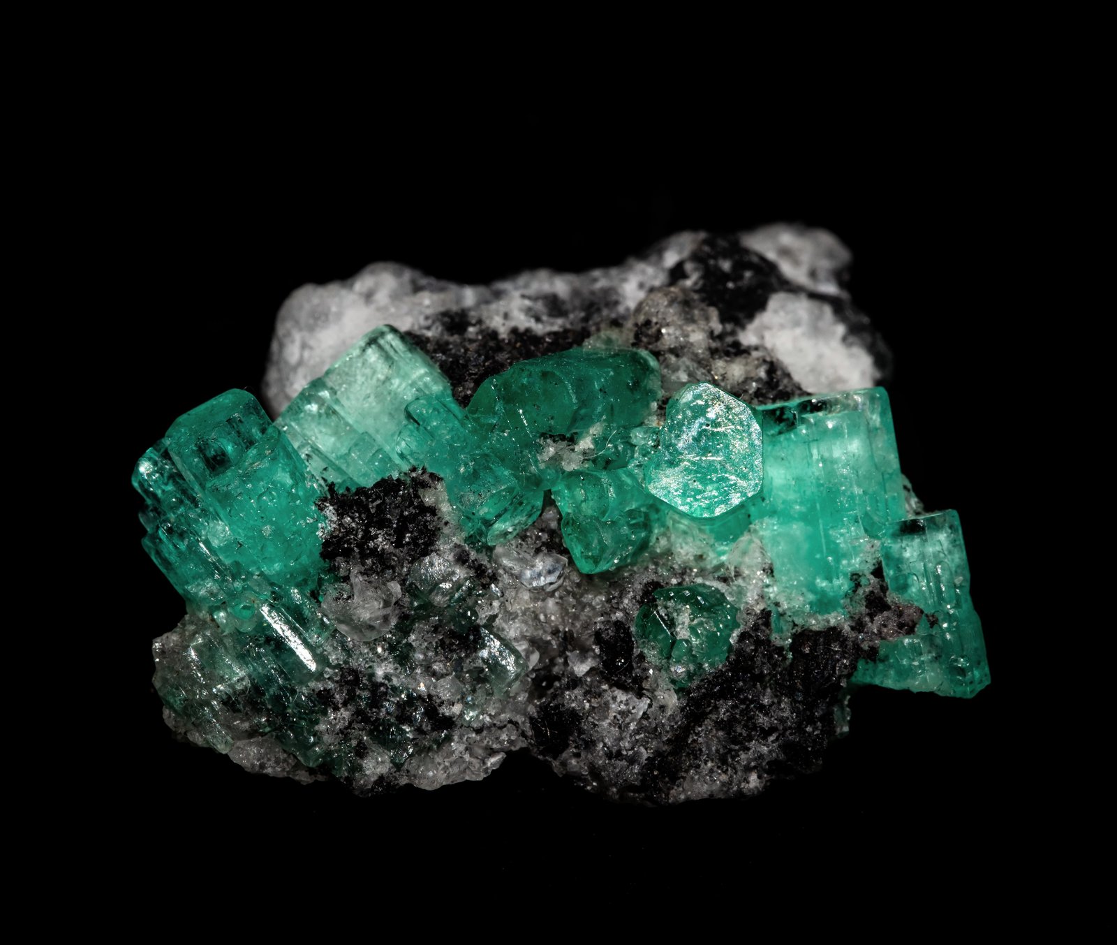 Beryl (variety emerald), Calcite
28 x 24 x 11 mm
(Autor: Bergur_E_Sigurdarson)
