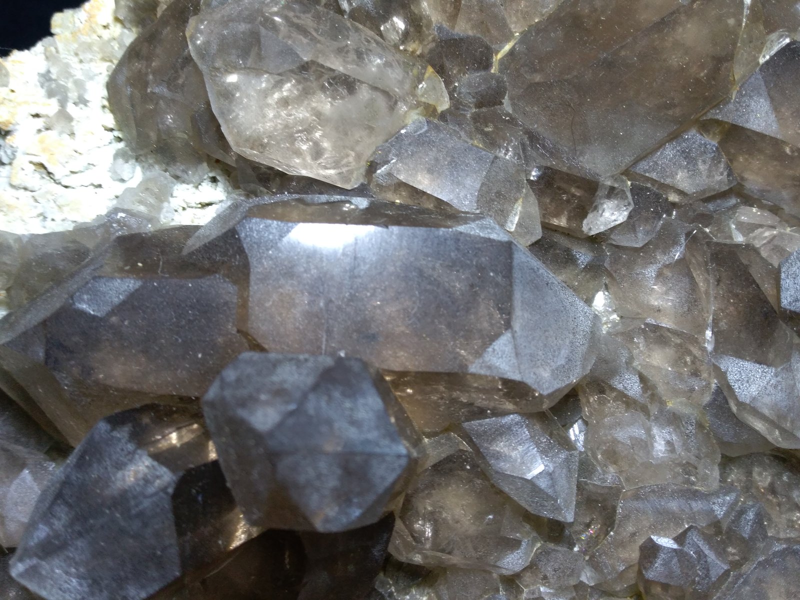 Quartz (variety smoky)
40 x 25 cm
(Autor: Sante Celiberti)