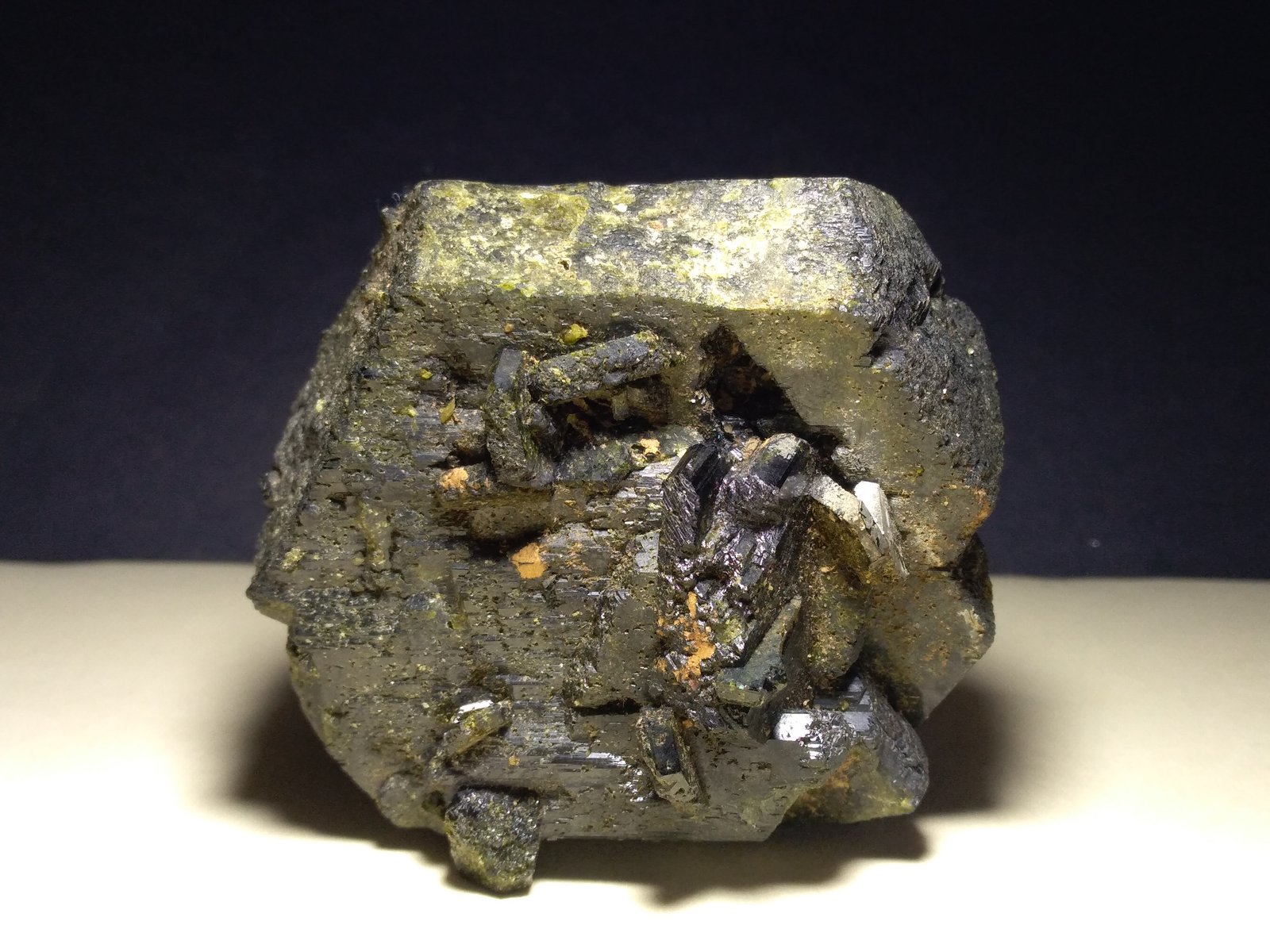 Epidote
76 x 76 mm
(Autor: Sante Celiberti)