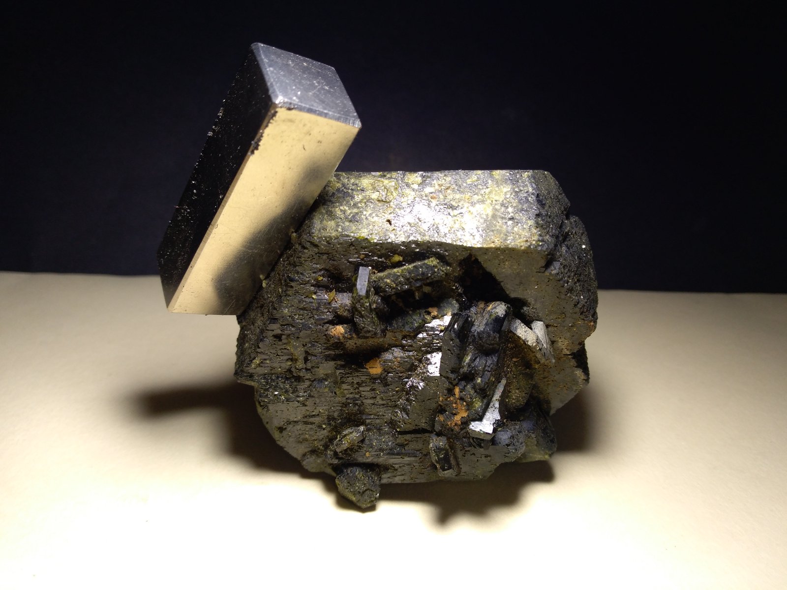 Epidote
76 x 76 mm
(Autor: Sante Celiberti)