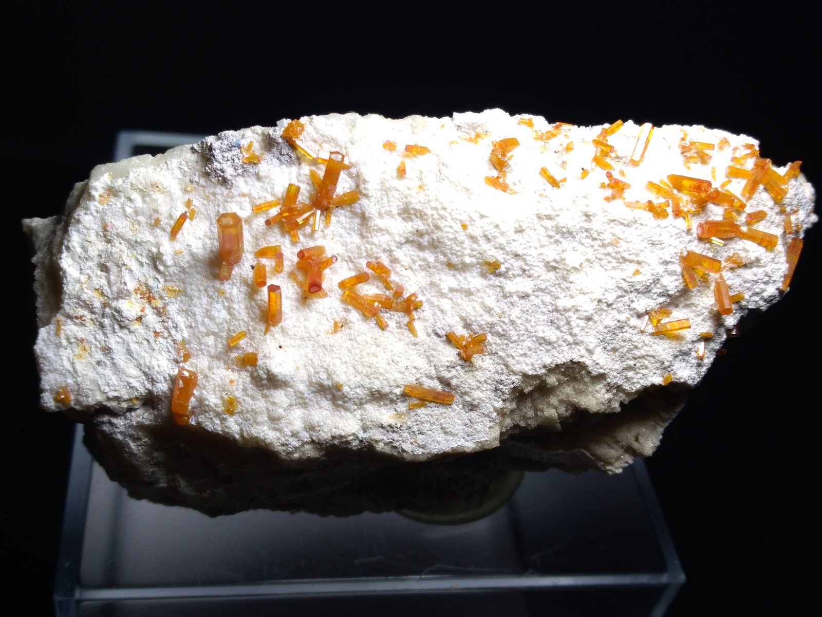 Vanadinite
77 x 40 mm
(Autor: Sante Celiberti)