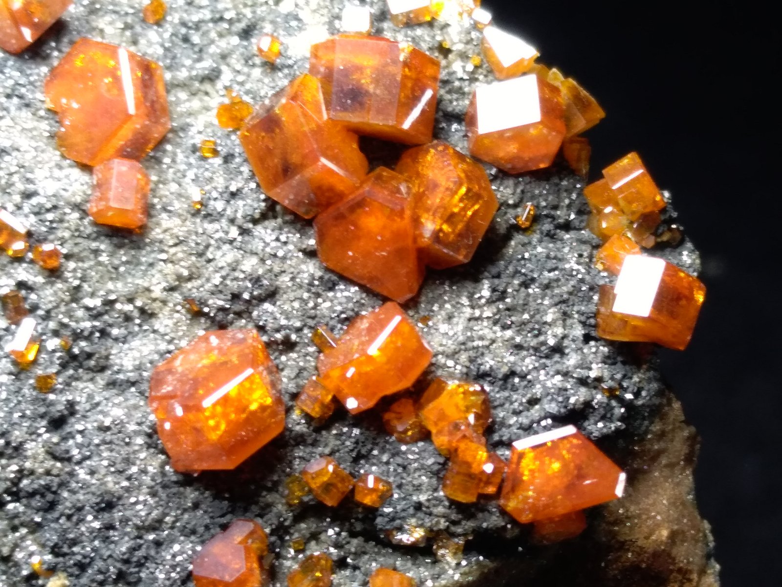 Vanadinite, Mottramite
84 x 47 mm
(Autor: Sante Celiberti)