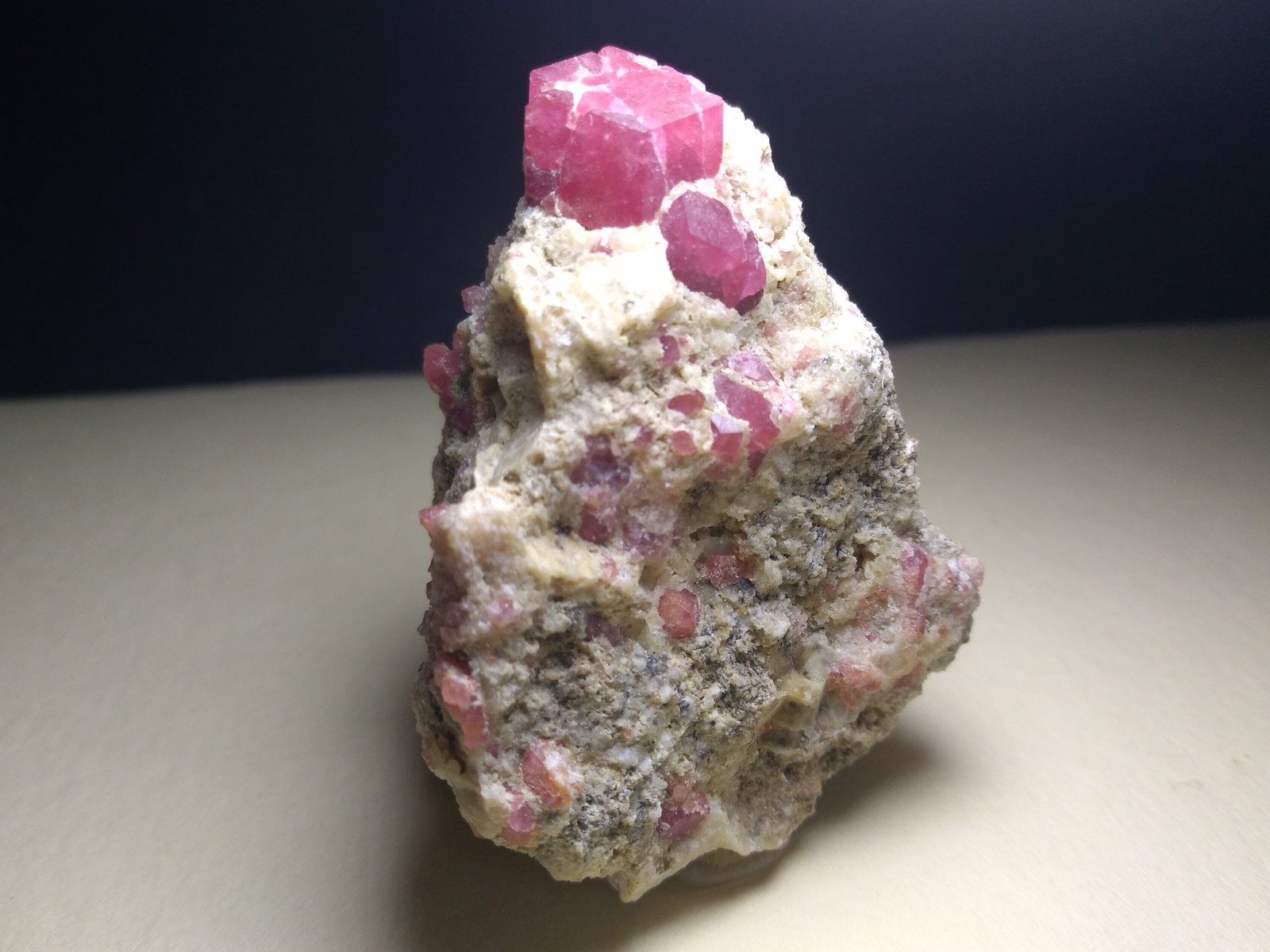 Grossular<br />{LOCALITAT}
