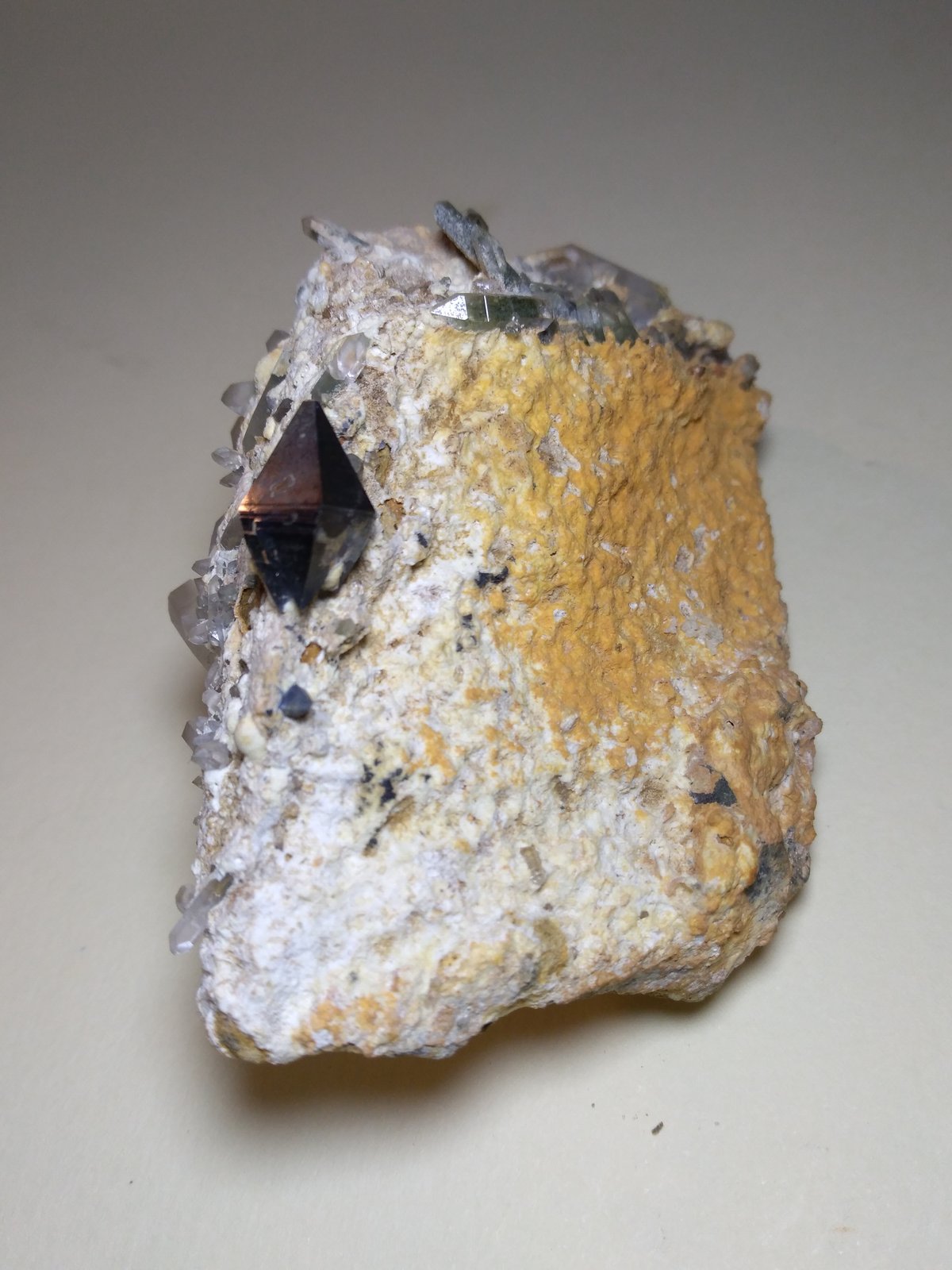 Anatase, Quartz
83 x 52 mm
(Autor: Sante Celiberti)