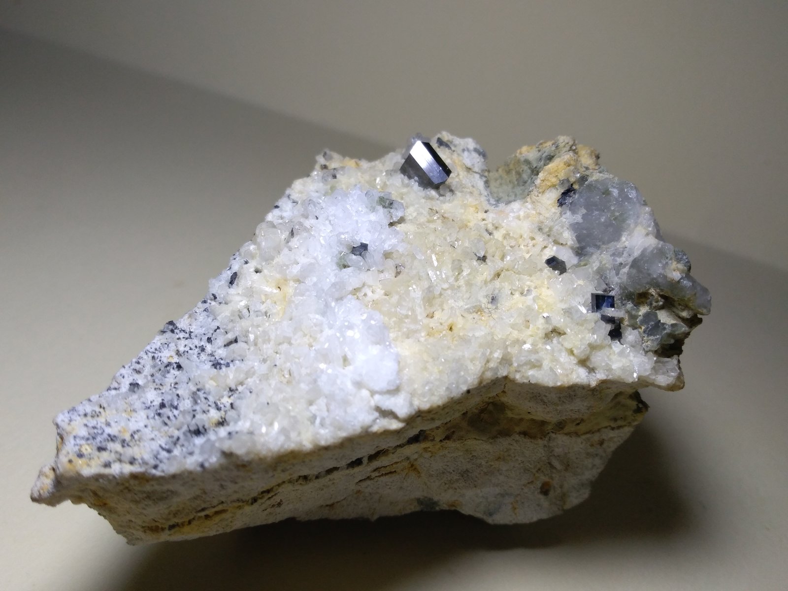 Anatase, Albite, Quartz
86 x 55 mm
(Autor: Sante Celiberti)