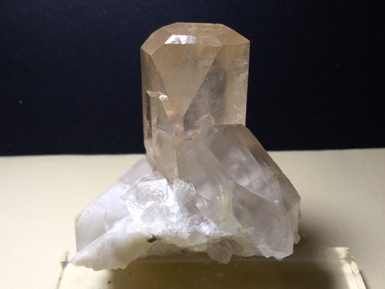 Topaz, Quartz, Microcline, Albite
64 x 60 mm
(Autor: Sante Celiberti)