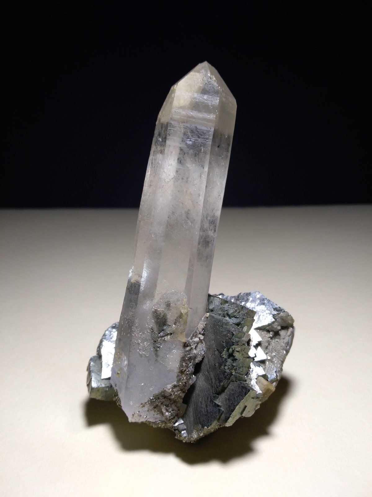 Quartz, Marcasite, Arsenopyrite, Muscovite, Siderite
95 x 60 mm
(Autor: Sante Celiberti)