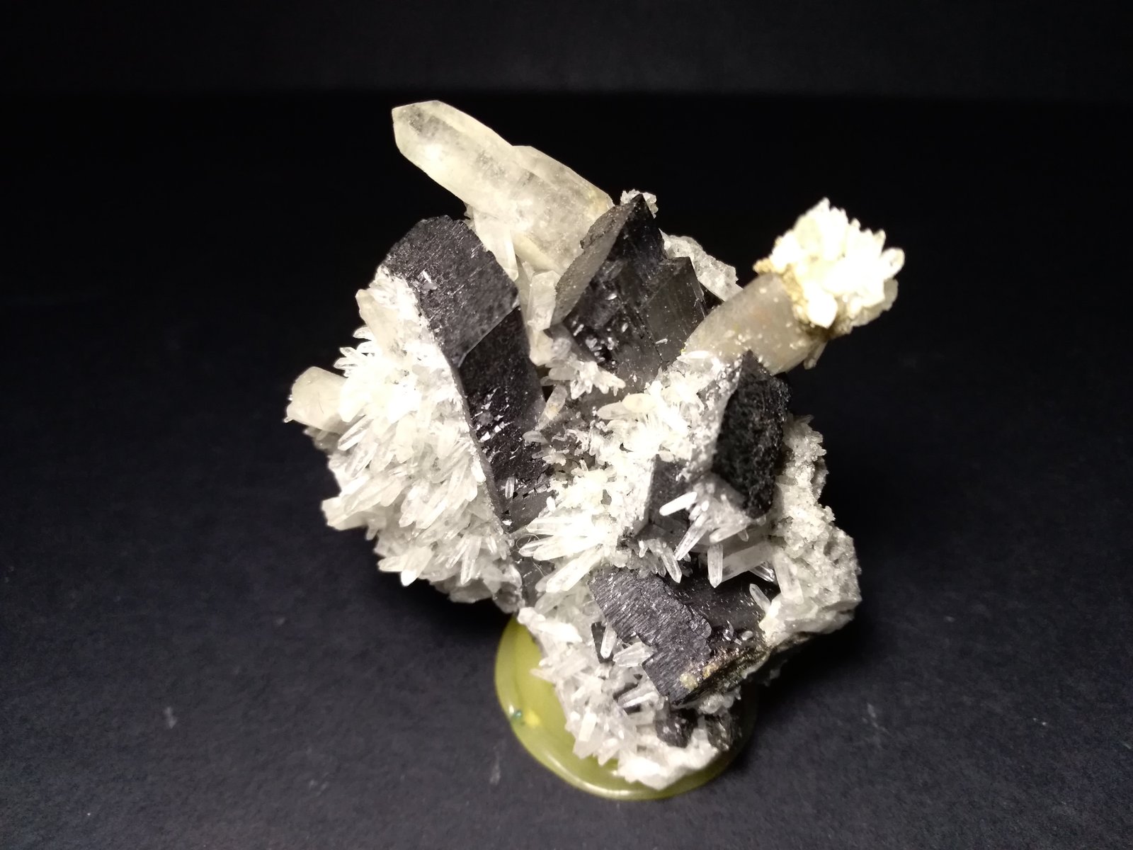 Hübnerite, Quartz
60 x 52  mm
(Autor: Sante Celiberti)