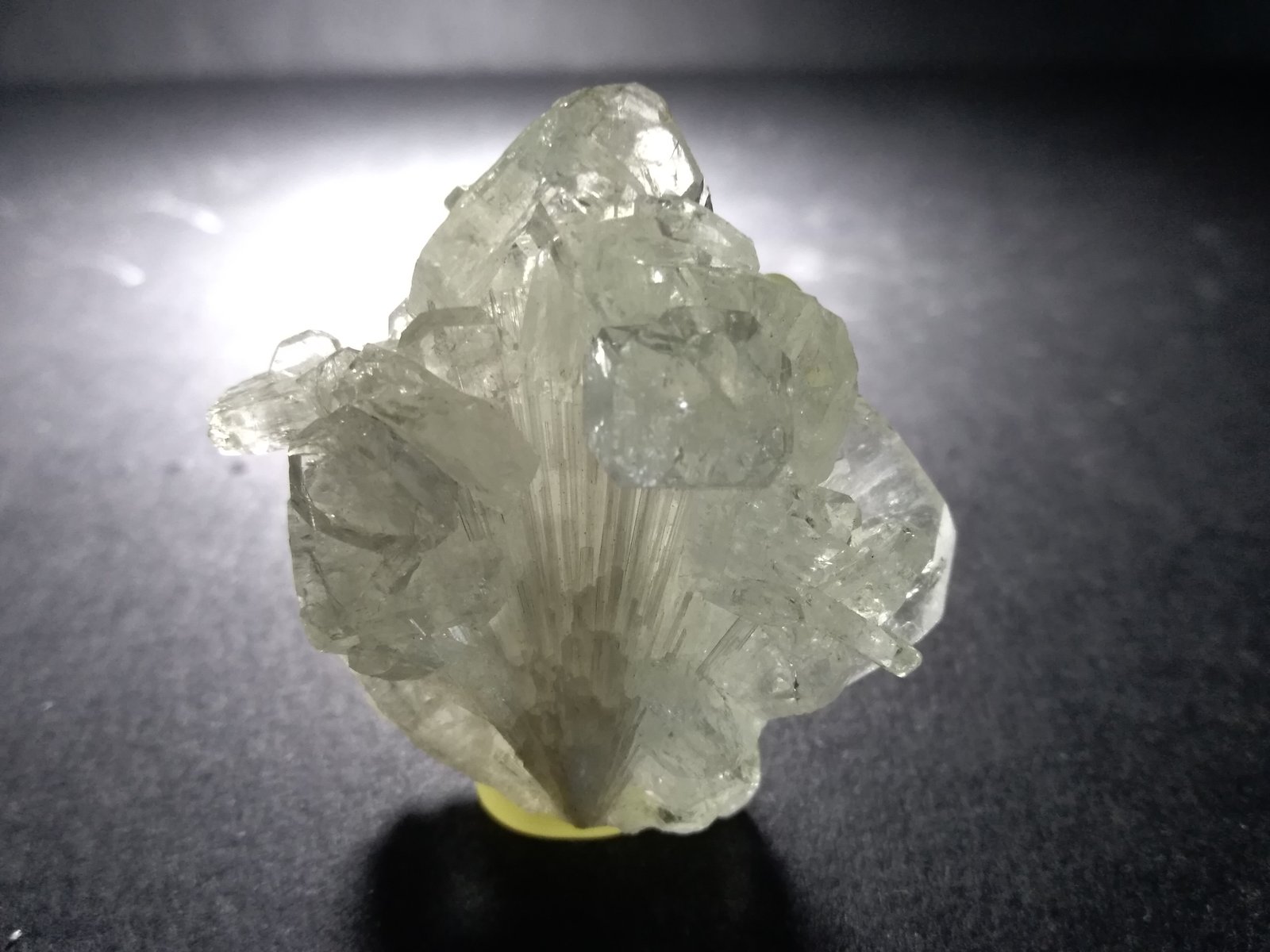 Fluorapophillite-(K), Scolecite
40 x 39 mm
(Autor: Sante Celiberti)