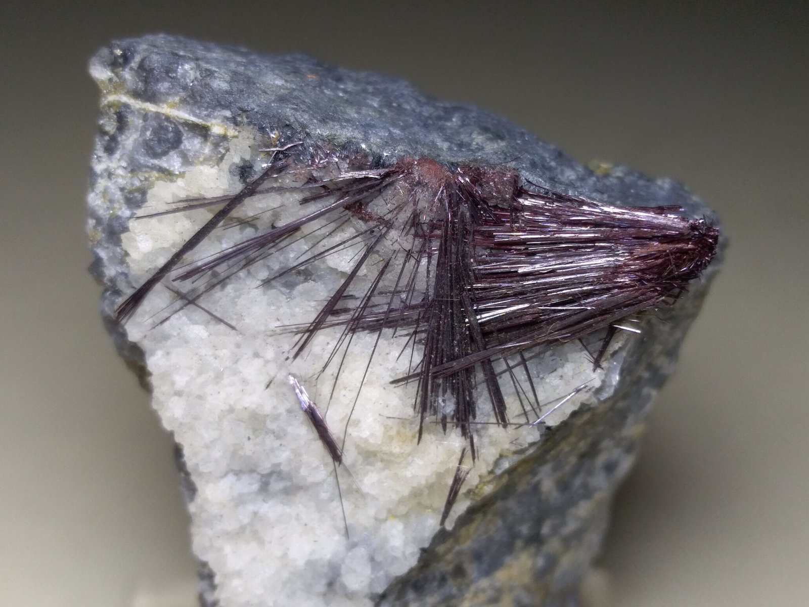 Kermesite
32 x 25 mm
(Autor: Sante Celiberti)