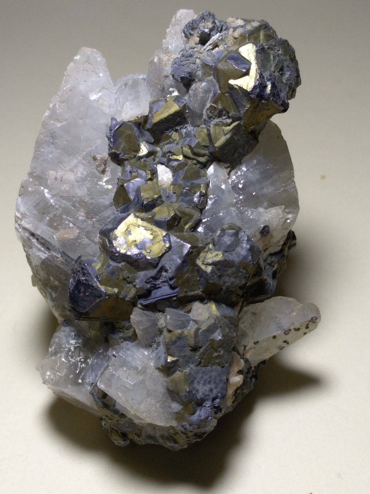 Galena, Calcite
79 x 42 mm
(Autor: Sante Celiberti)