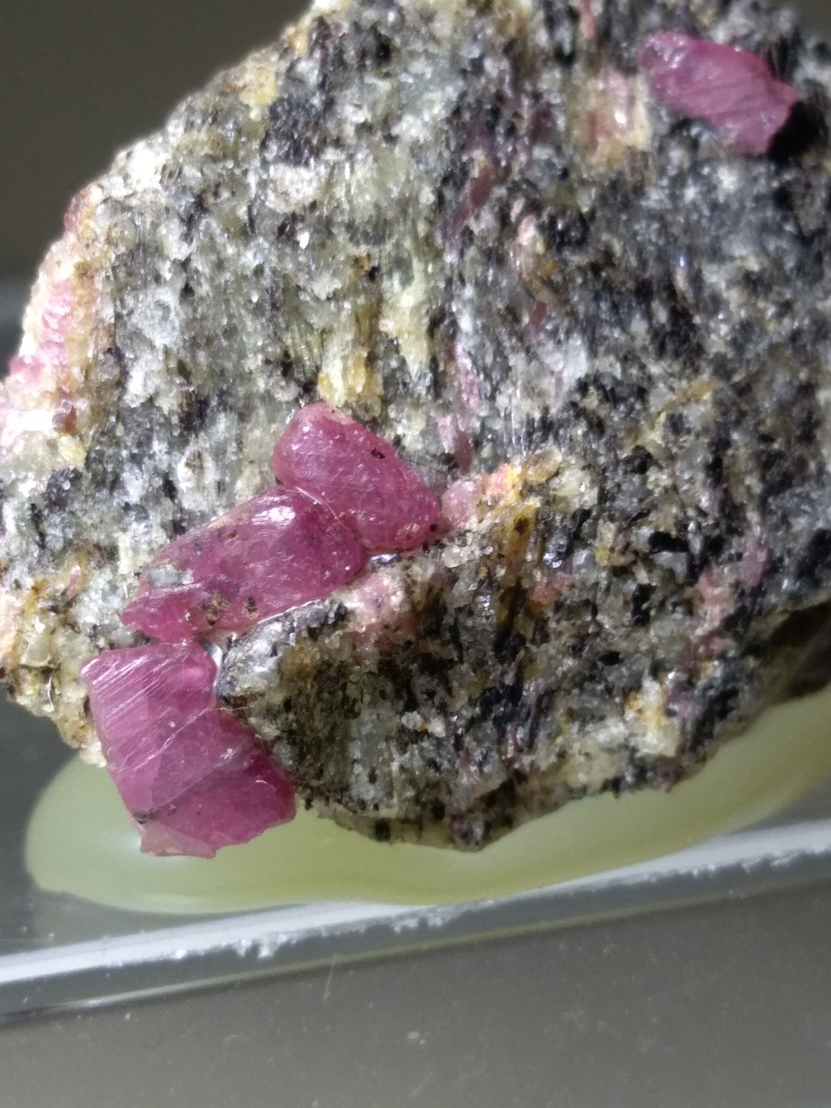 Corundum (variety ruby)
32 x 21 mm
(Autor: Sante Celiberti)