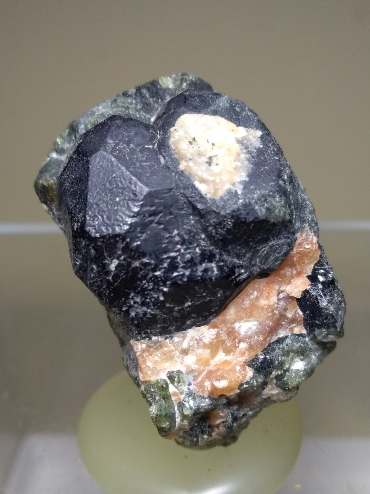 Spinel (variety pleonaste)
40 x 30 mm
(Autor: Sante Celiberti)