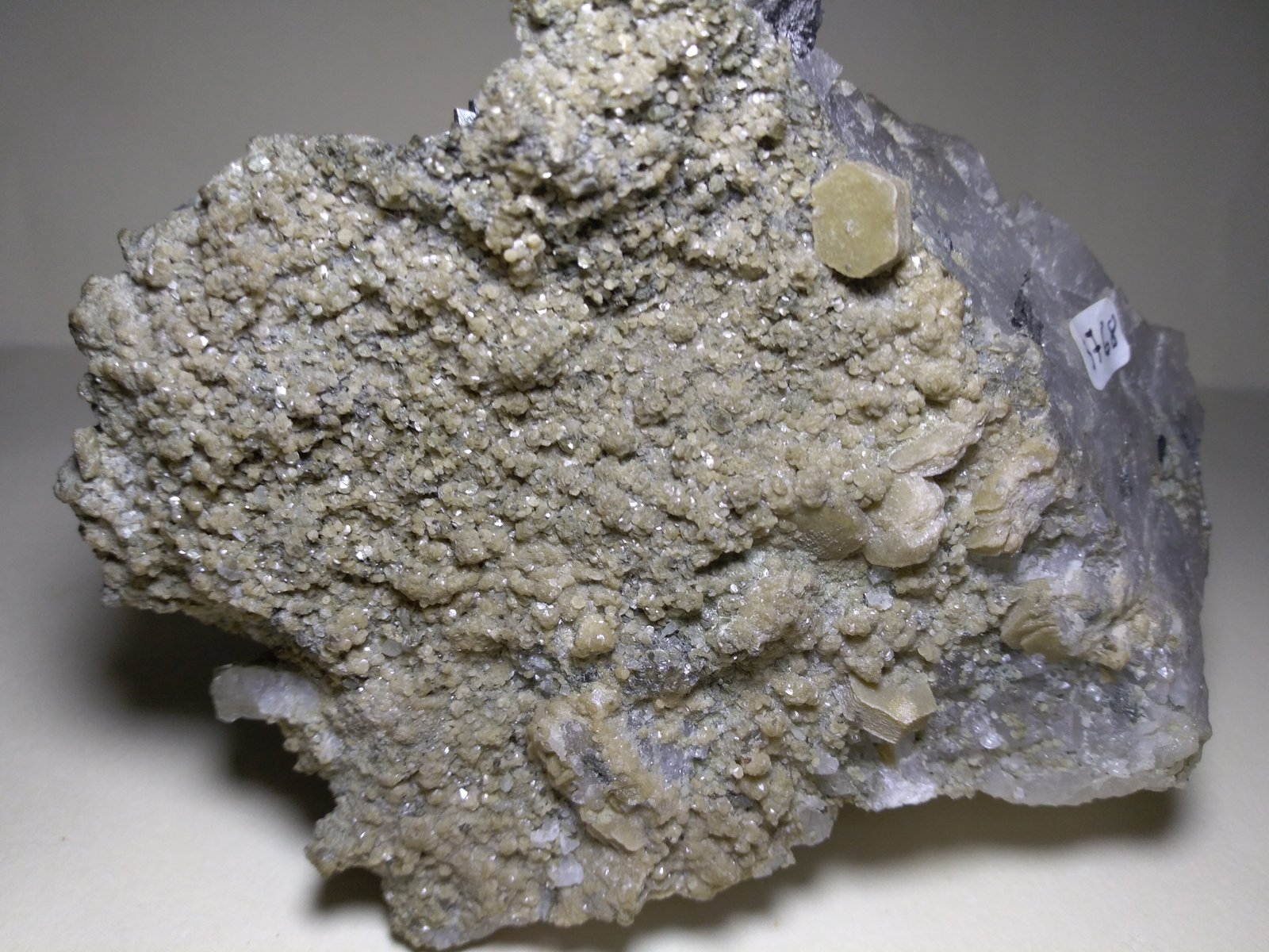 Quartz, Fluorapatite, Cassiterite, Marcasite, Pyrite, Muscovite, Siderite
13,5 x 10 cm
(Autor: Sante Celiberti)
