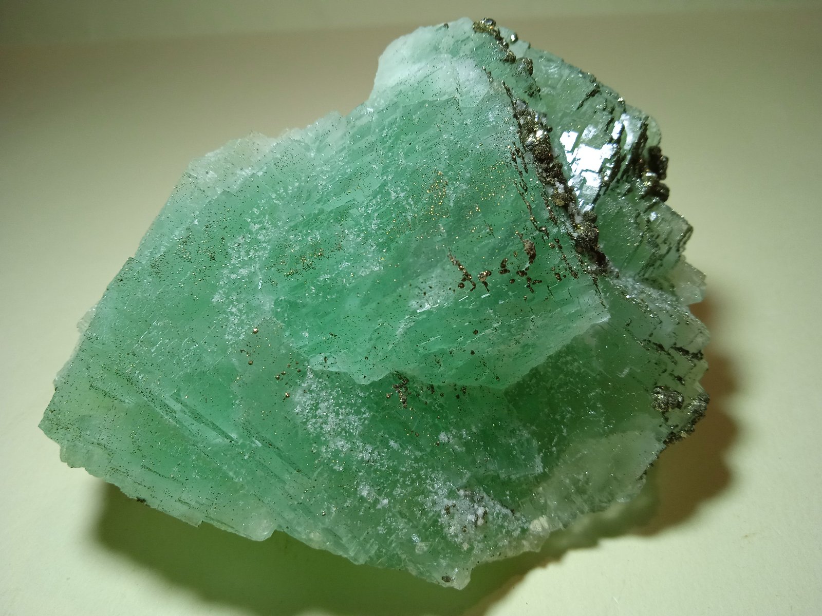 Fluorite, Pyrite
95 x 72 mm
(Autor: Sante Celiberti)