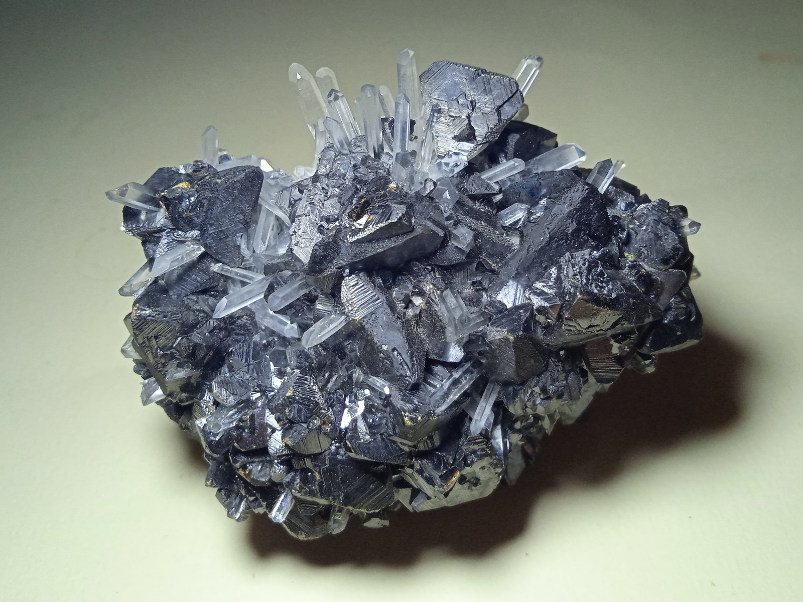 Sphalerite, Quartz
90 x 75 mm
(Autor: Sante Celiberti)