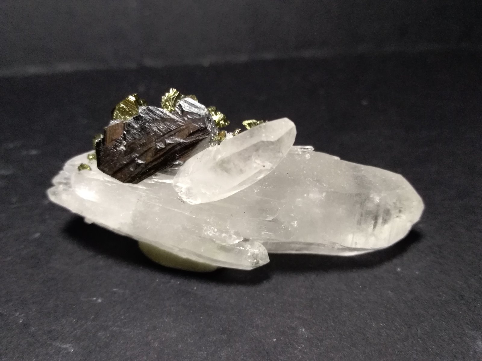 Quartz, Tetrahedrite Subgroup, Chalcopyrite
55 x 29 mm
(Autor: Sante Celiberti)