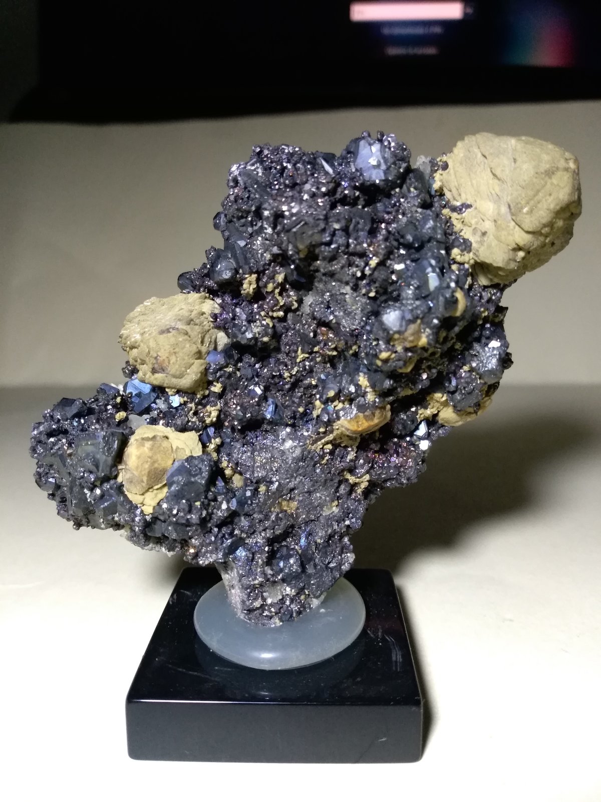 Sphalerite, Calcite, Pyrite
88 x 51 mm
(Autor: Sante Celiberti)