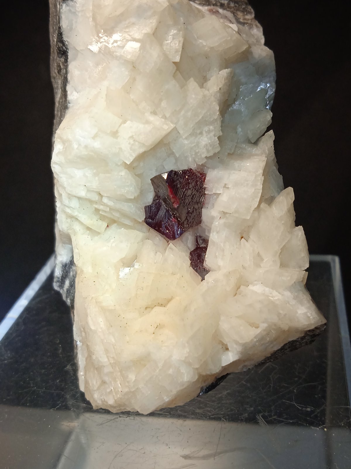 Cinnabar, Dolomite
62 x 39 mm
(Autor: Sante Celiberti)