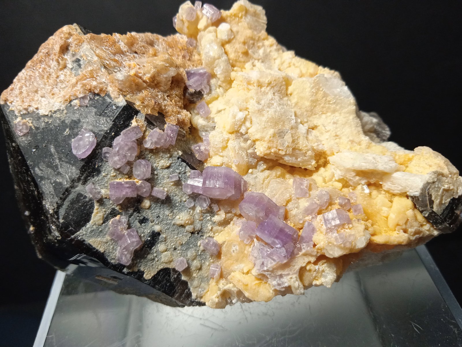 Fluorapatite, Quartz (variety smoky), K-Feldspar
72 x 52 mm
(Autor: Sante Celiberti)