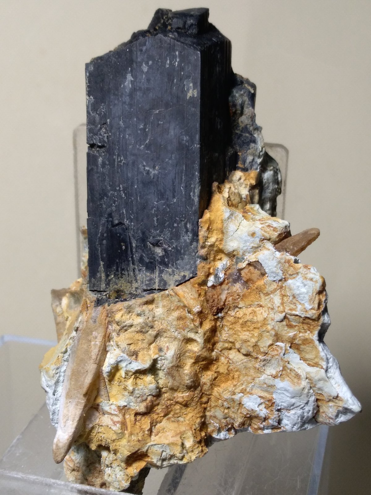 Ilvaite, Quartz
81 x 55 mm
(Autor: Sante Celiberti)