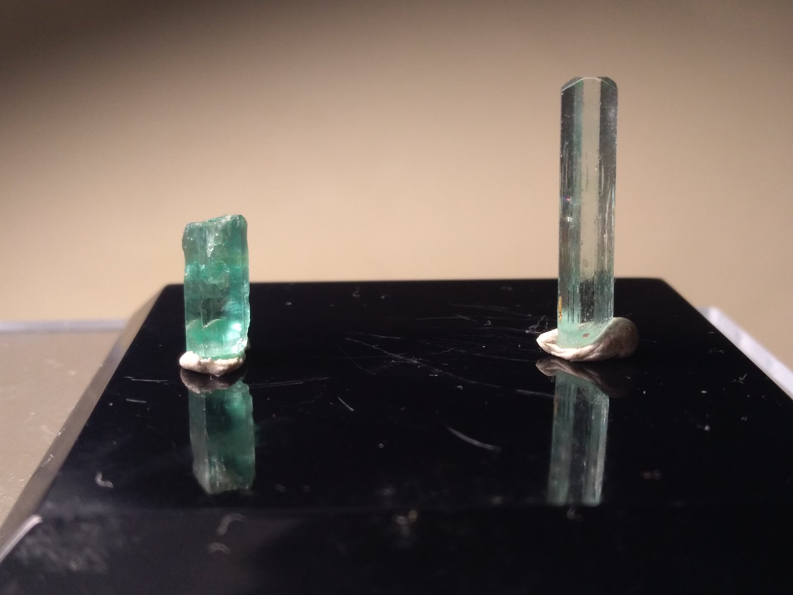Beryl (variety Emerald)
19 x 4 mm (the biggest)
(Autor: Sante Celiberti)