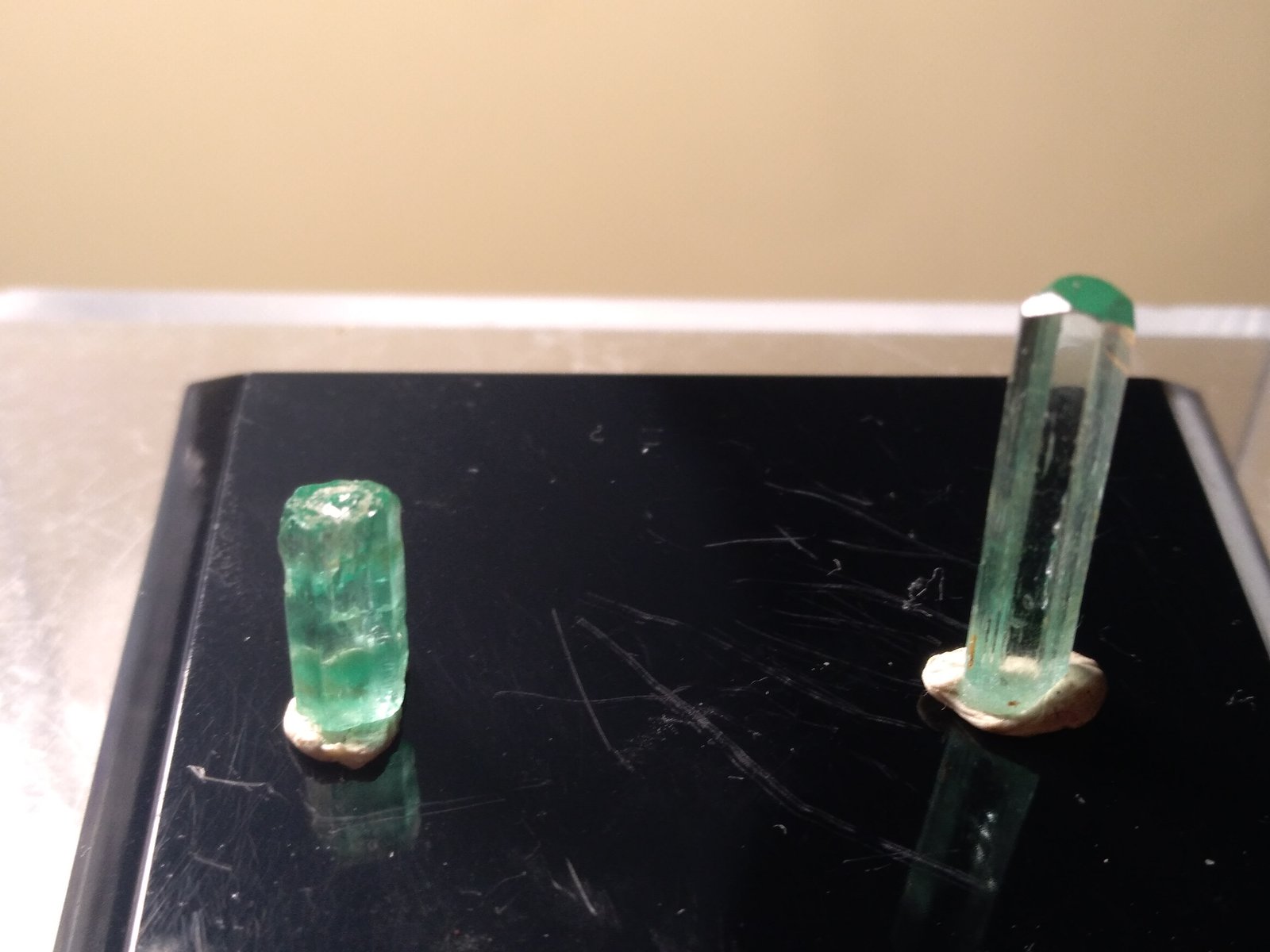 Beryl (variety Emerald)
!9 x 4 mm (the biggest)
(Autor: Sante Celiberti)