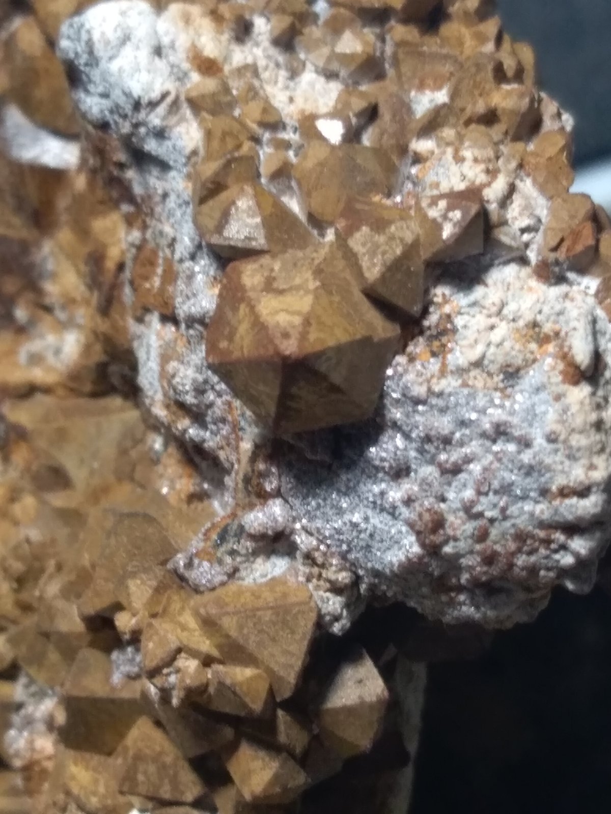 Sturmanite
40 x 40 mm
(Autor: Sante Celiberti)