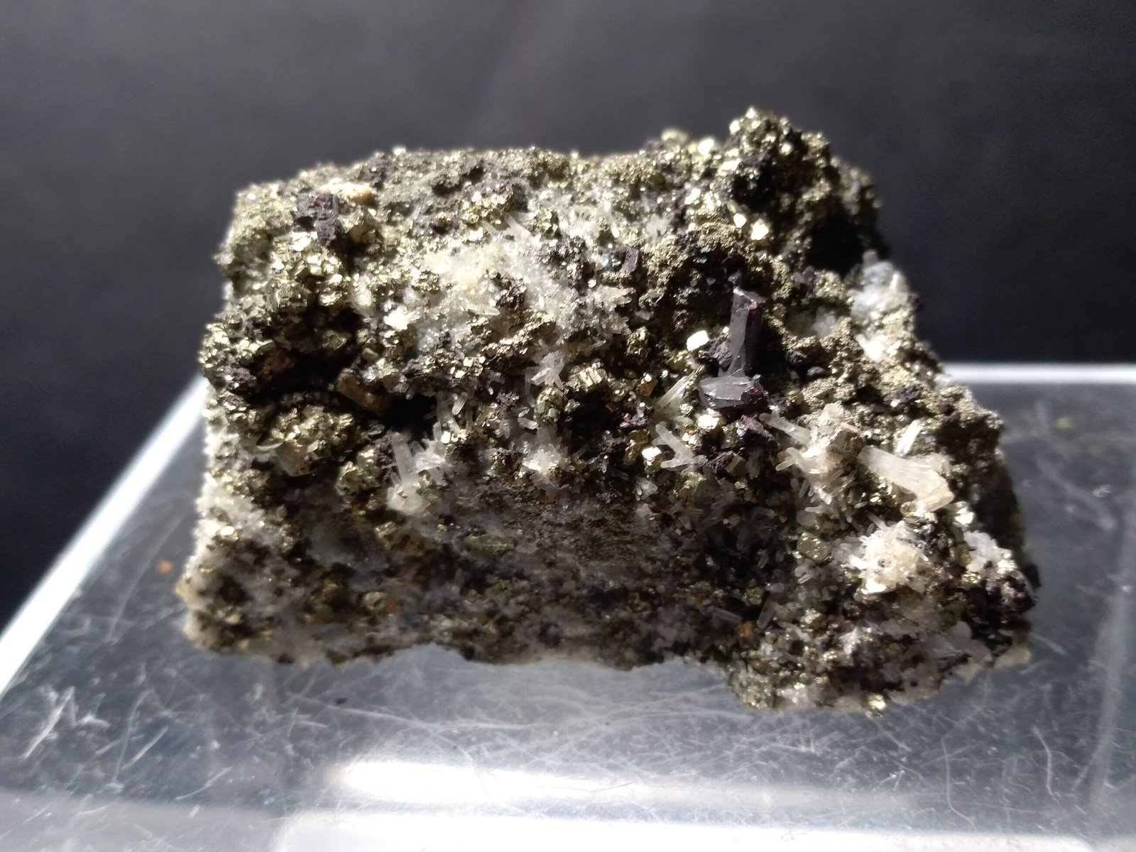 Proustite, Pyrite, Quartz
44 x 38 mm
(Autor: Sante Celiberti)