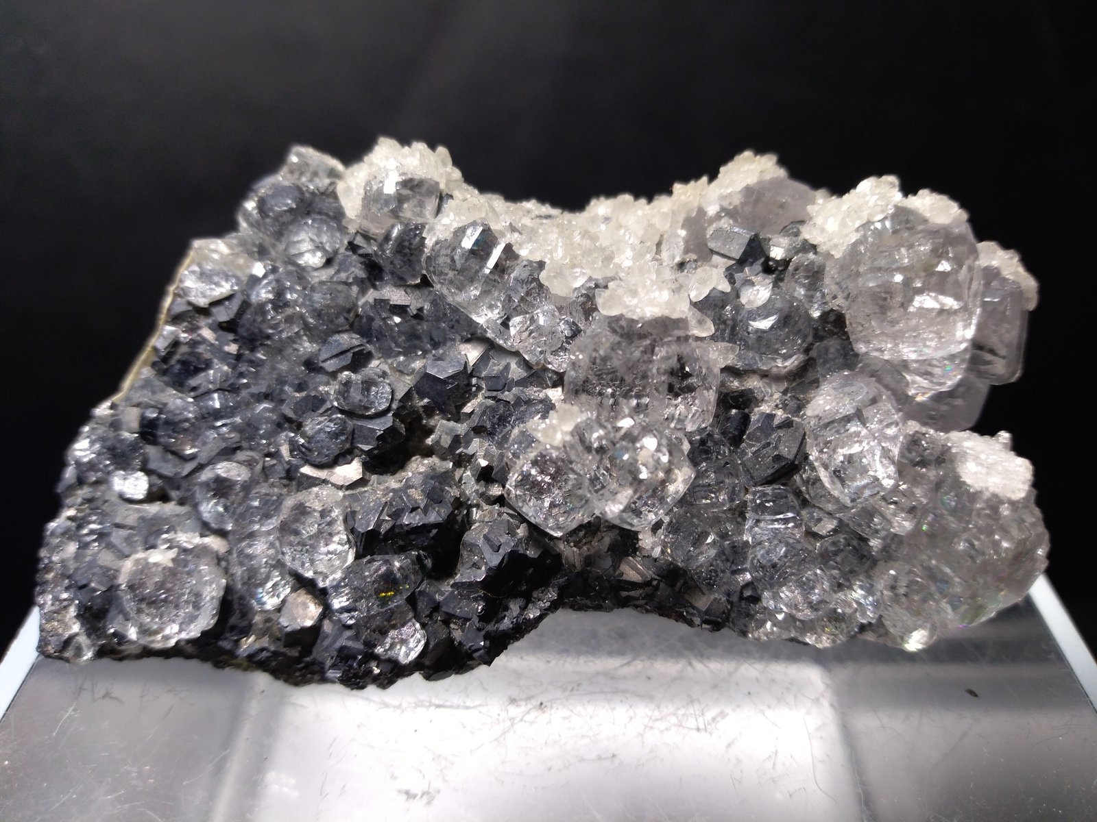 Fluorite, Galena, Calcite
68 x 35 mm
(Autor: Sante Celiberti)