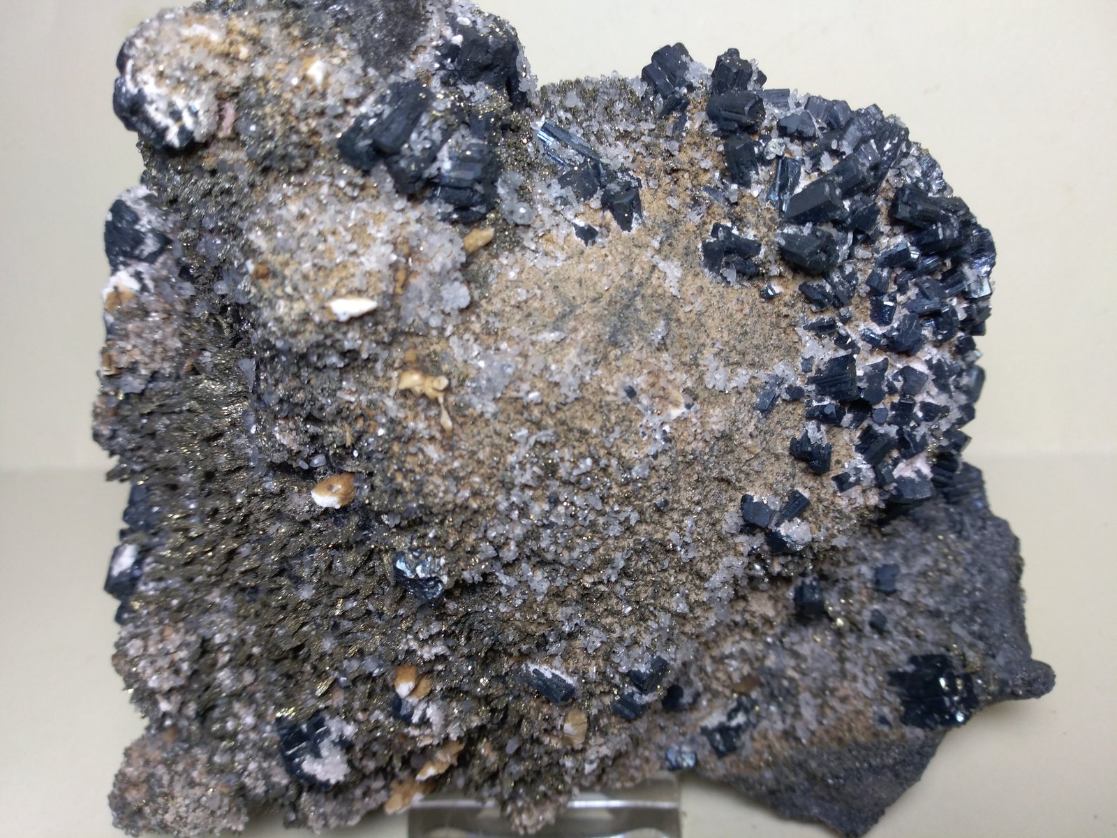 Bournonite, Marcasite, Calcite, Quartz
14 x 12 cm
(Autor: Sante Celiberti)