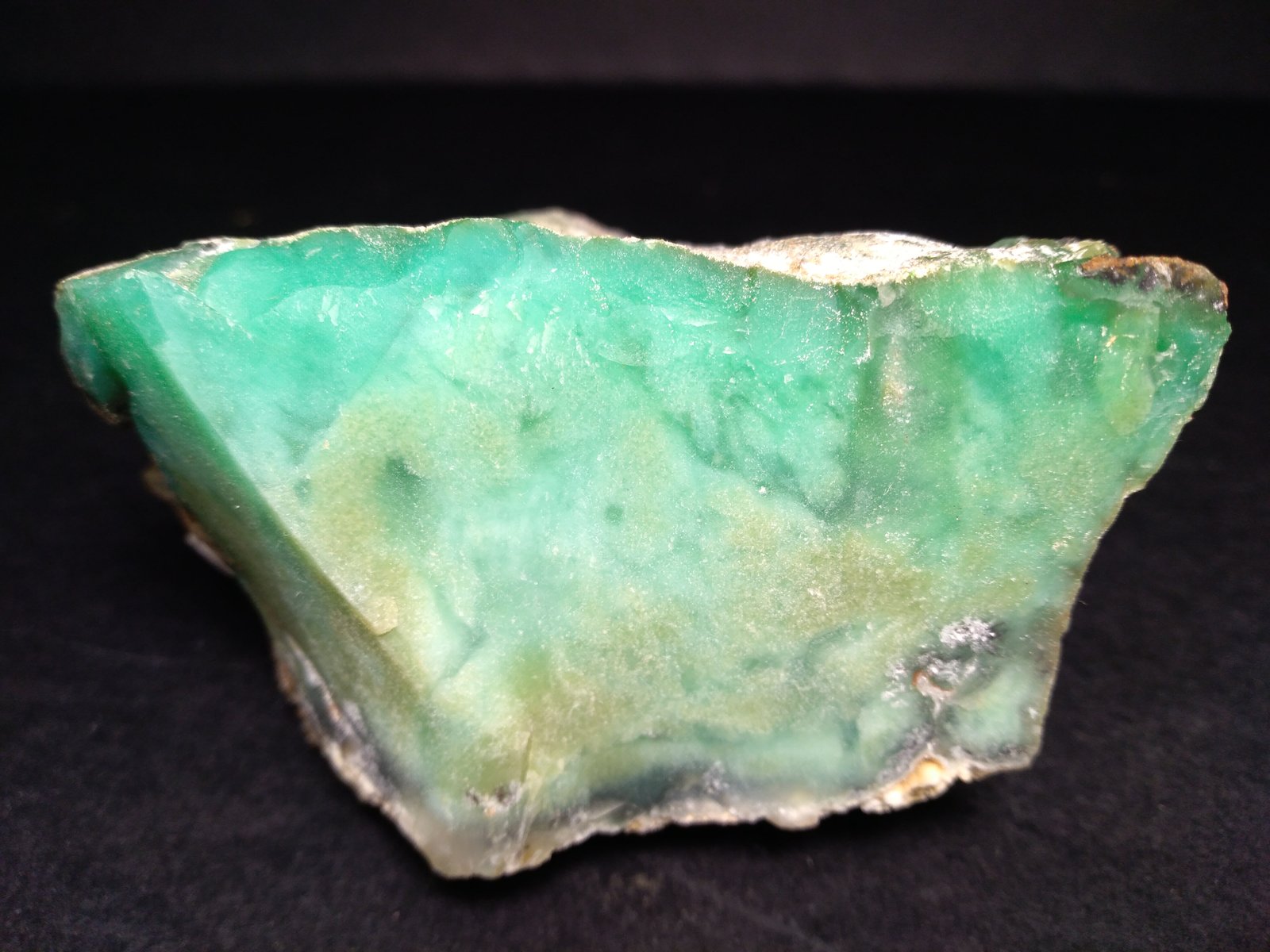 Quartz (variety chrysoprase)
80 x 65 mm
(Autor: Sante Celiberti)