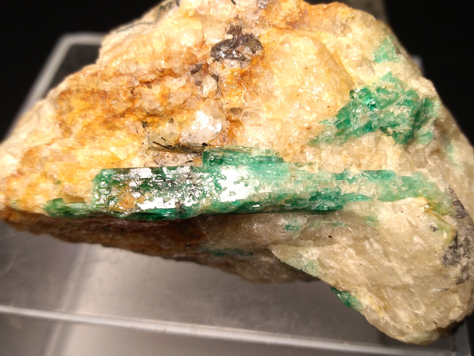 Beryl (variety Emerald)
62 x 40 mm
(Autor: Sante Celiberti)