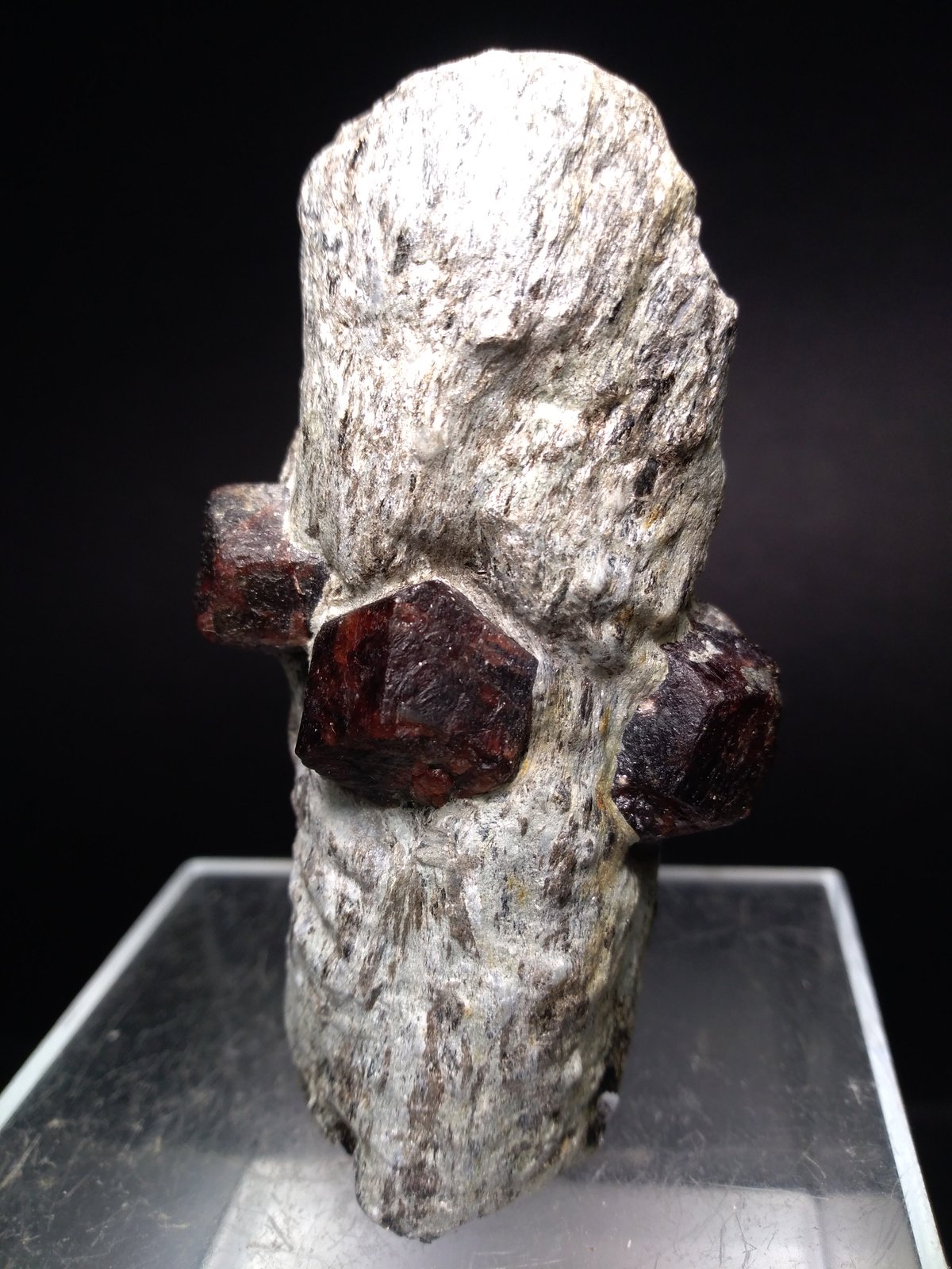 Almandine
75 x 41 mm
(Autor: Sante Celiberti)