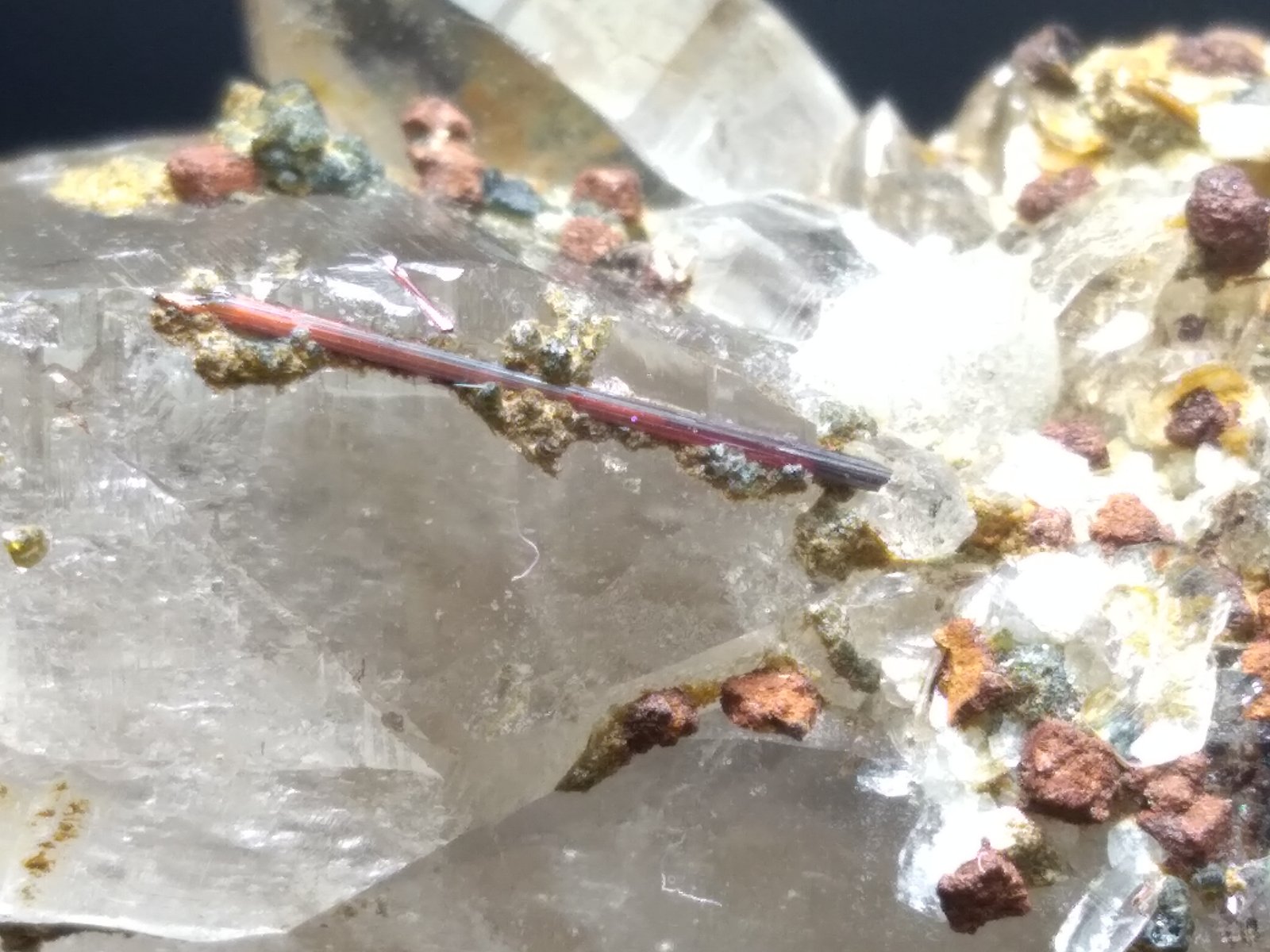 Quartz, Rutile, Muscovite
67 x 44 mm
(Autor: Sante Celiberti)