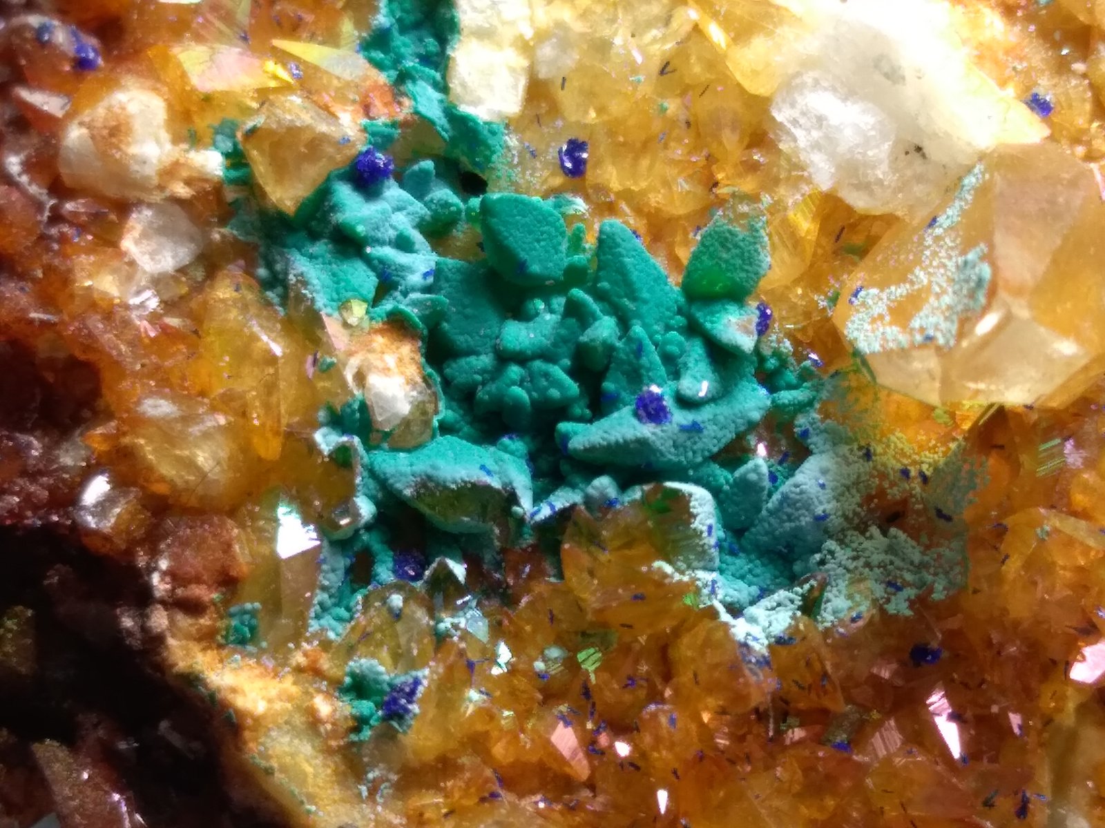 Calcite, Malachite, Azurite
62 x 35 mm
(Autor: Sante Celiberti)