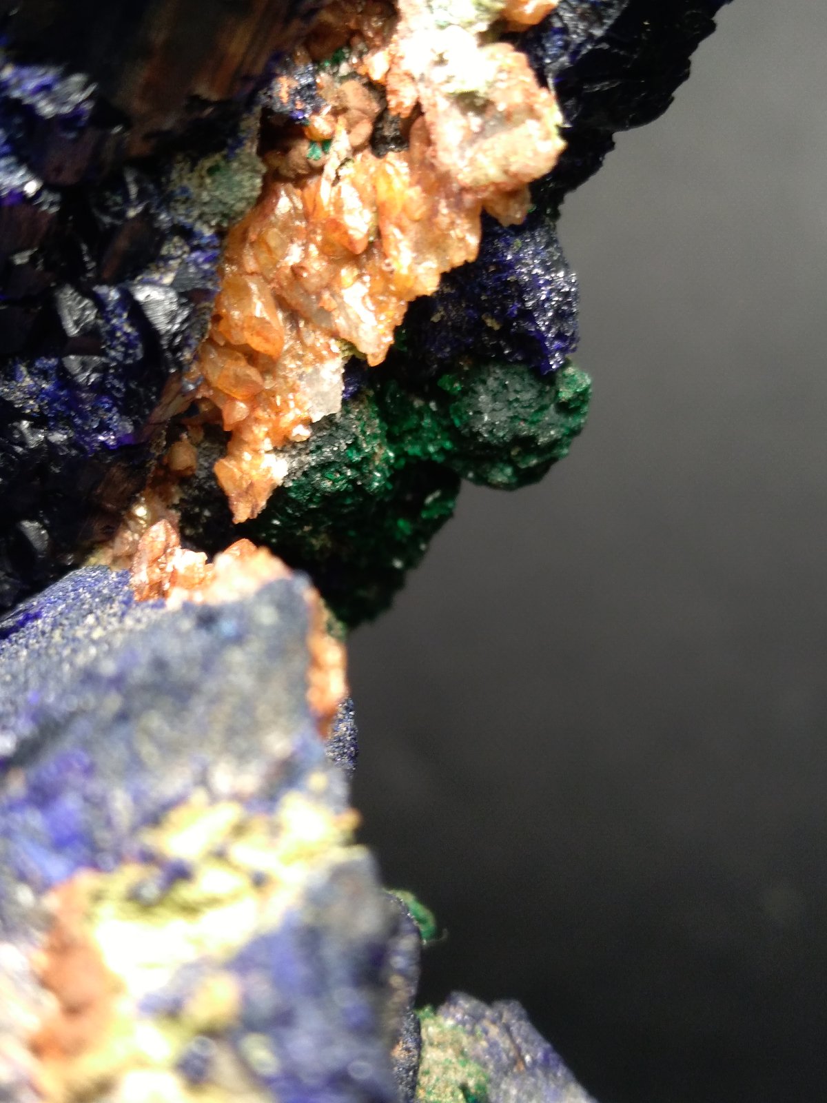 Azurite, Malachite, Tsumcorite, Schultenite, Beaverite-(Cu), Copper, Zincolivenite, Keyite, Calcite
85 x 75 mm
(Autor: Sante Celiberti)