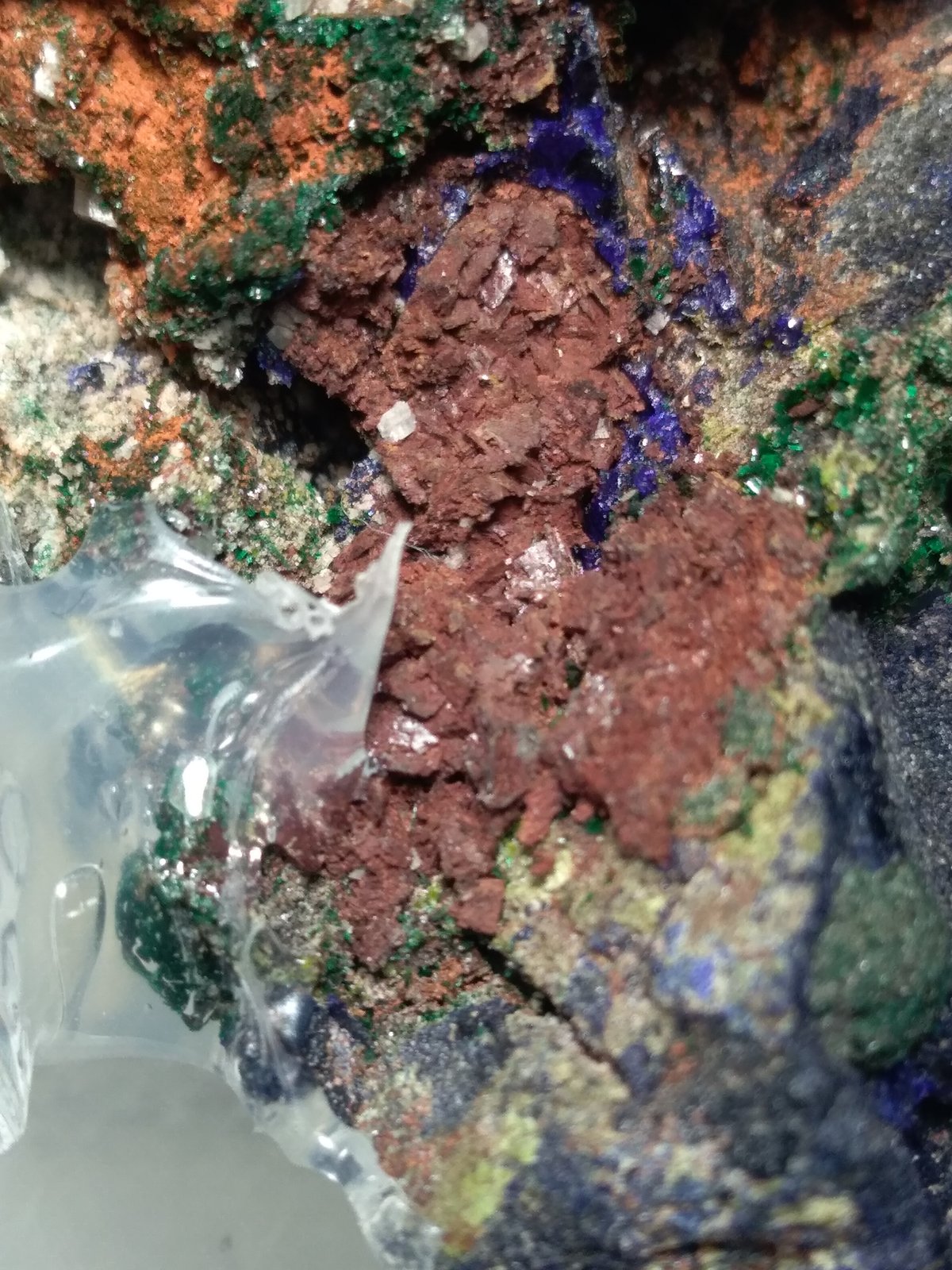 Azurite, Malachite, Tsumcorite, Schultenite, Beaverite-(Cu), Copper, Zincolivenite, Keyite, Calcite
85 x 75 mm
(Autor: Sante Celiberti)