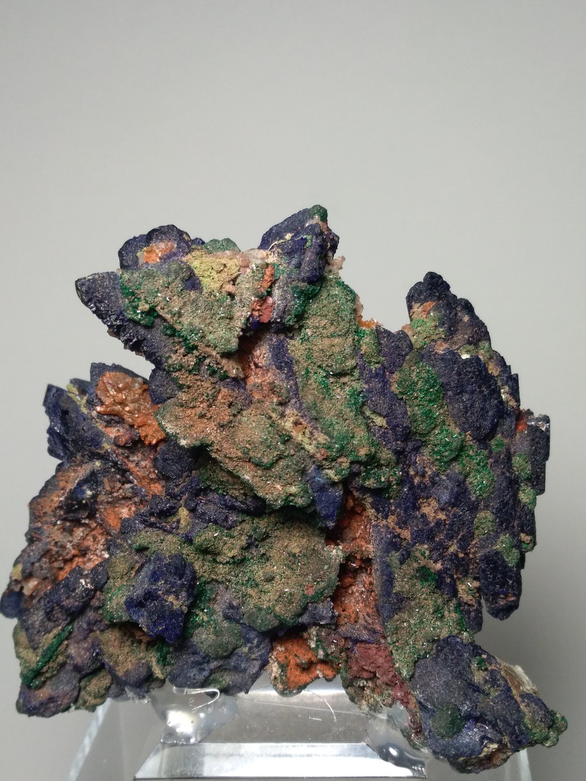 Azurite, Malachite, Tsumcorite, Schultenite, Beaverite-(Cu), Copper, Zincolivenite, Keyite, Calcite
85 x 75 mm
(Autor: Sante Celiberti)