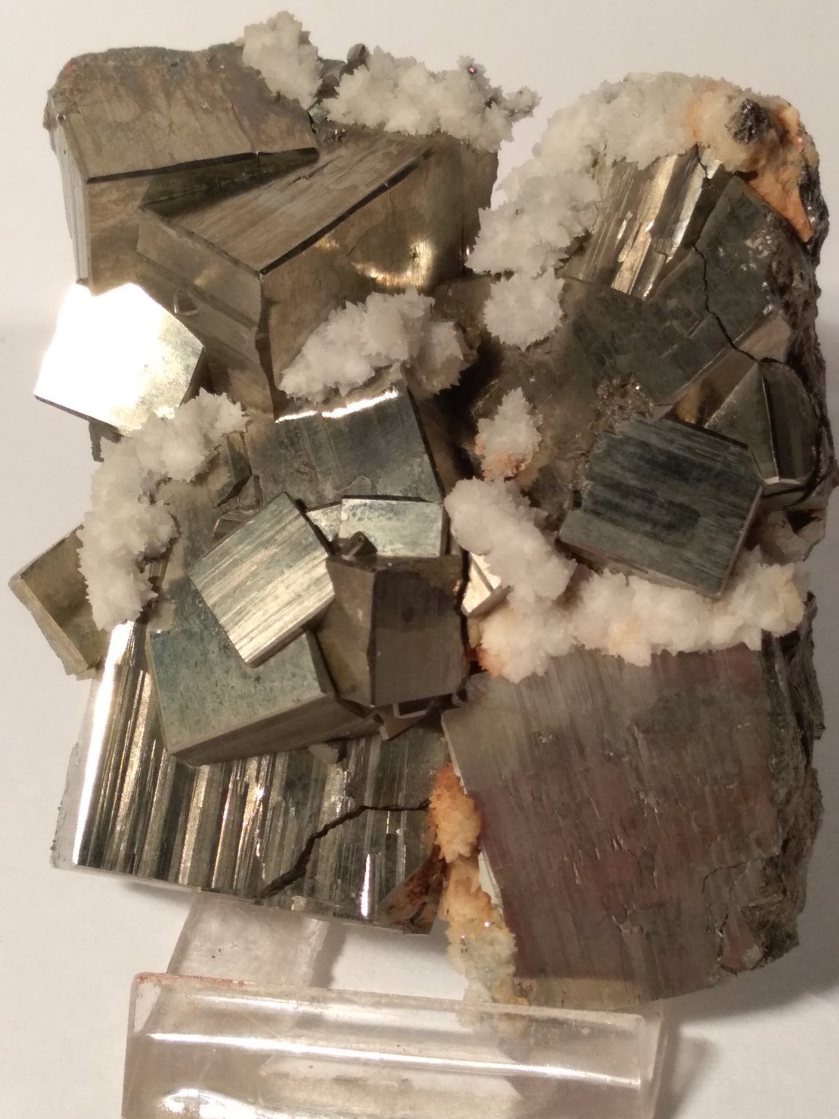 Pyrite, Calcite
87 x 84 mm
(Autor: Sante Celiberti)