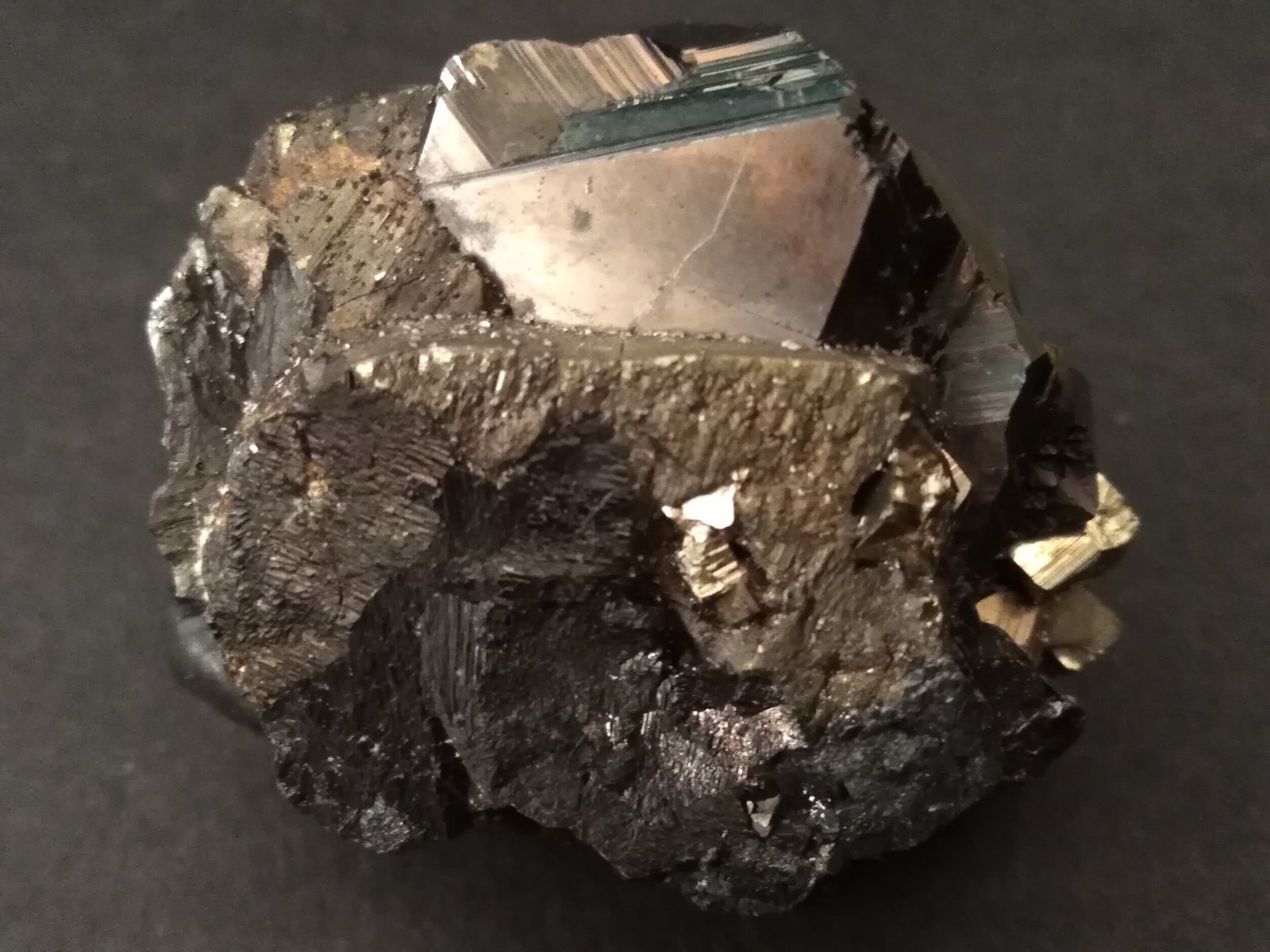 Sphalerite, Chalcopyrite, Pyrite, Quartz
43 x 34 mm
(Autor: Sante Celiberti)