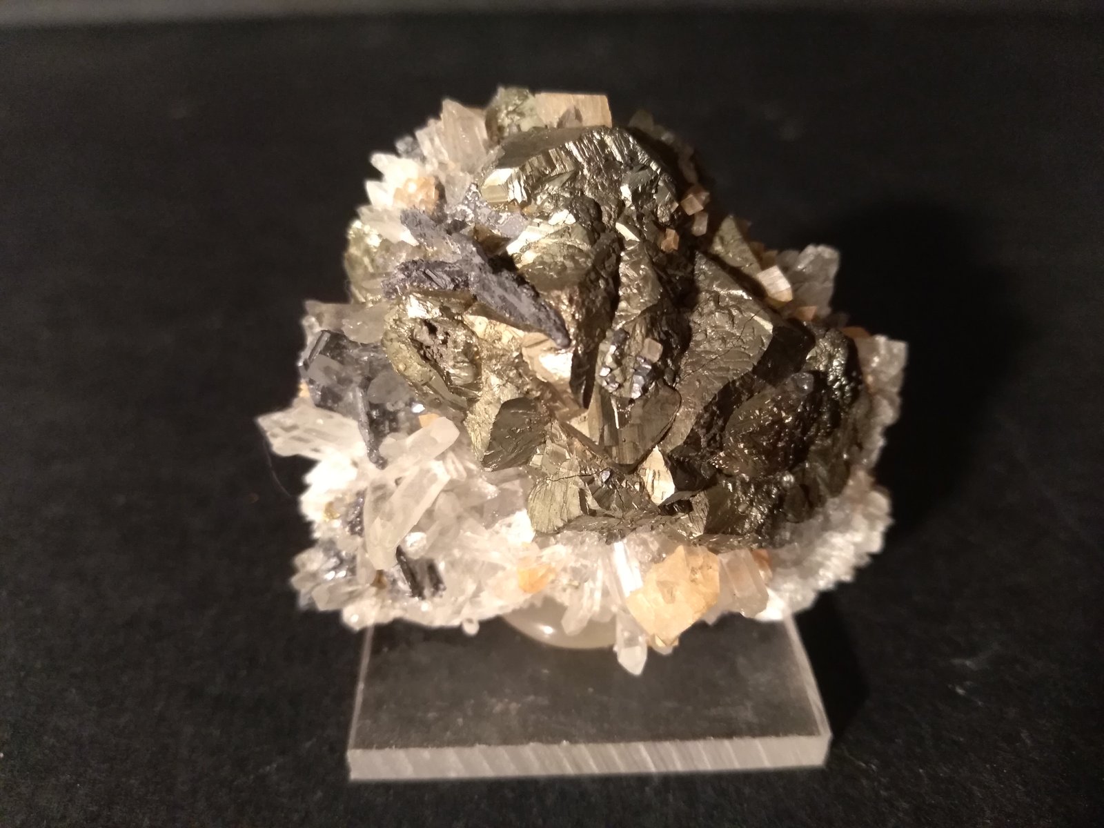 Chalcopyrite, Galena, Quartz
43 x 37 mm
(Autor: Sante Celiberti)