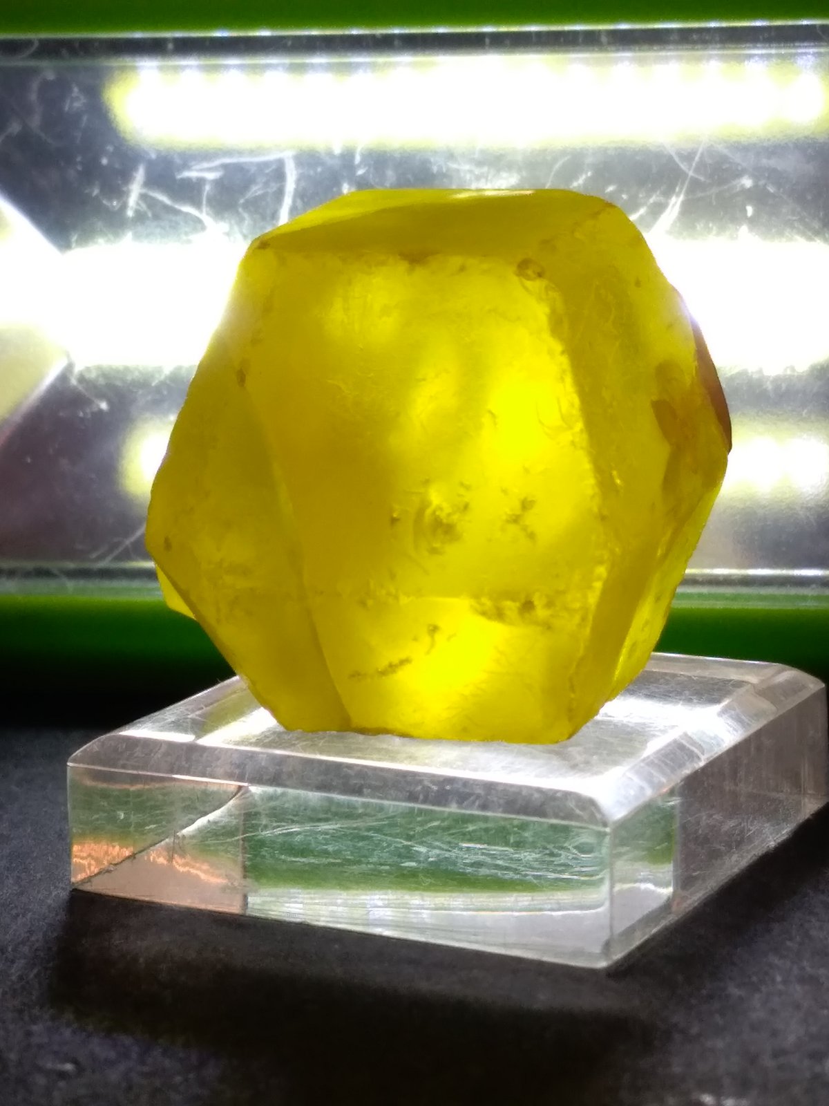 Sulphur
30 x 24 mm
(Autor: Sante Celiberti)